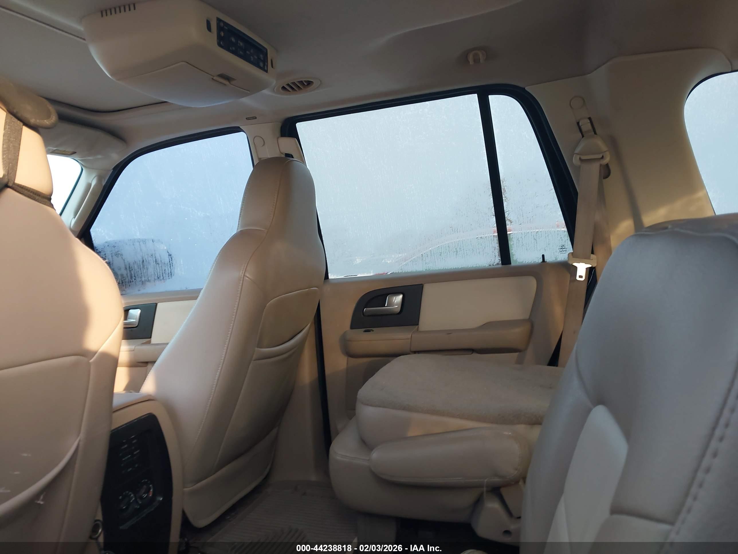 FORD EXPEDITION image 8