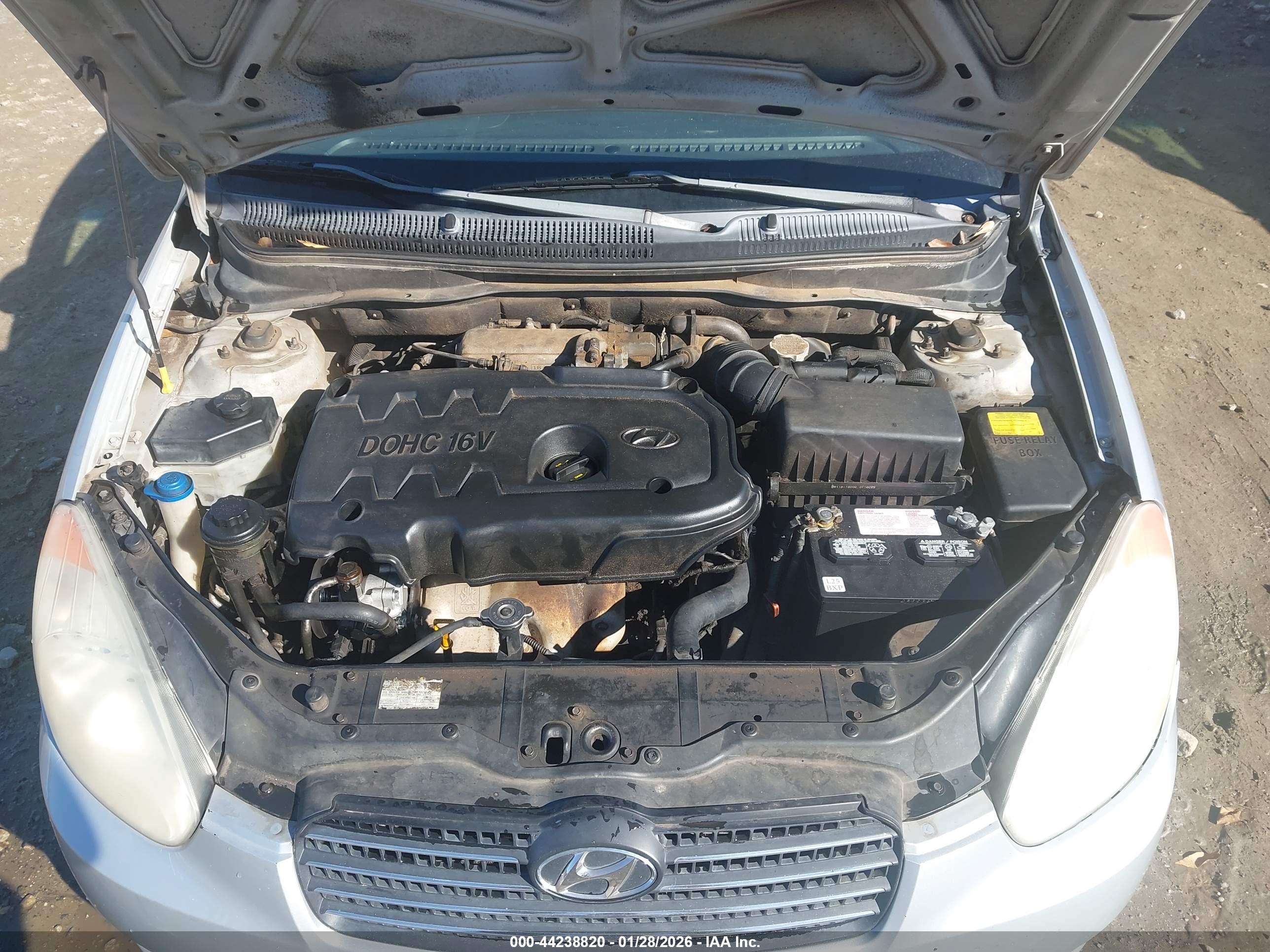 HYUNDAI ACCENT image 10