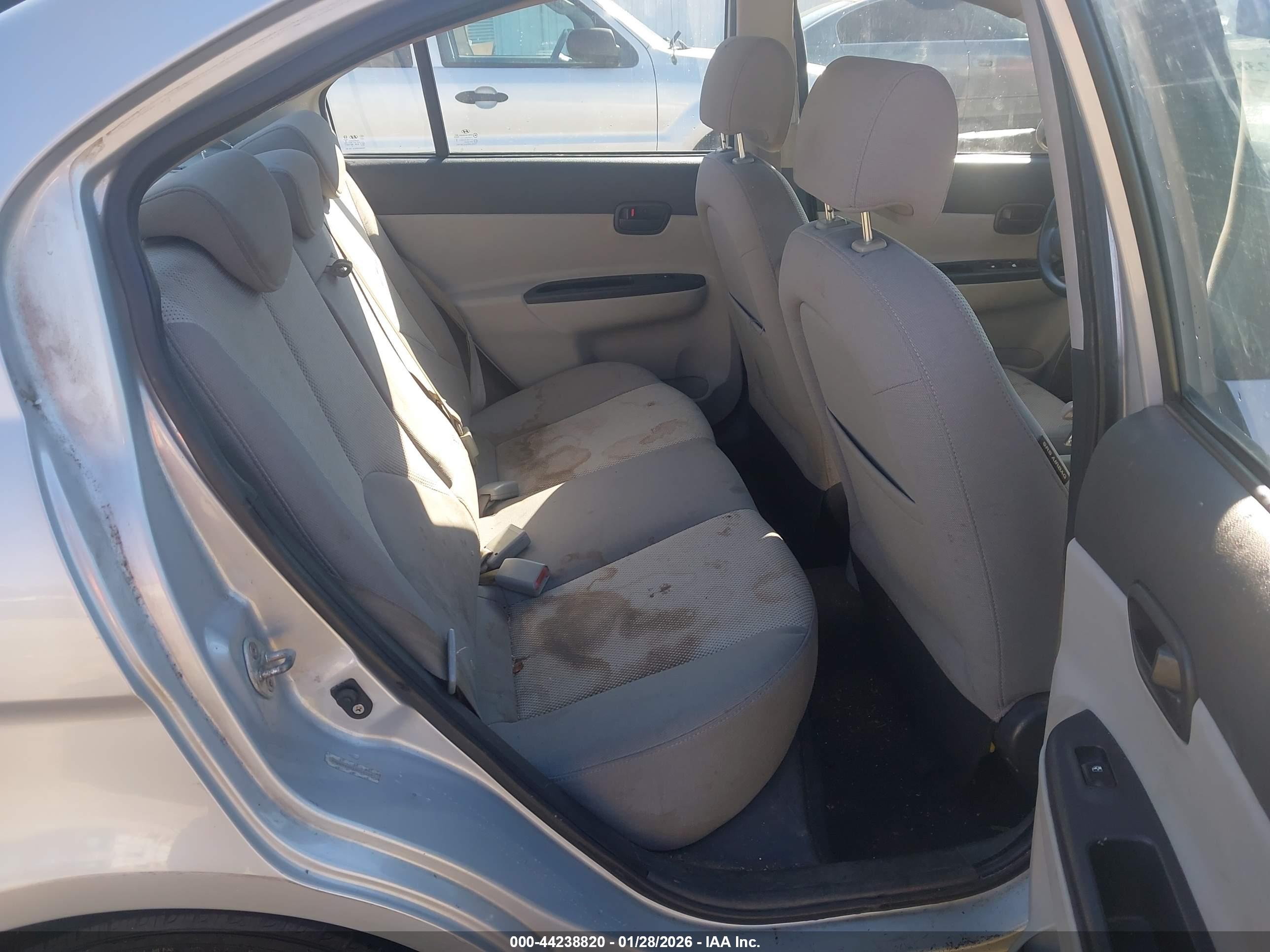 HYUNDAI ACCENT image 8