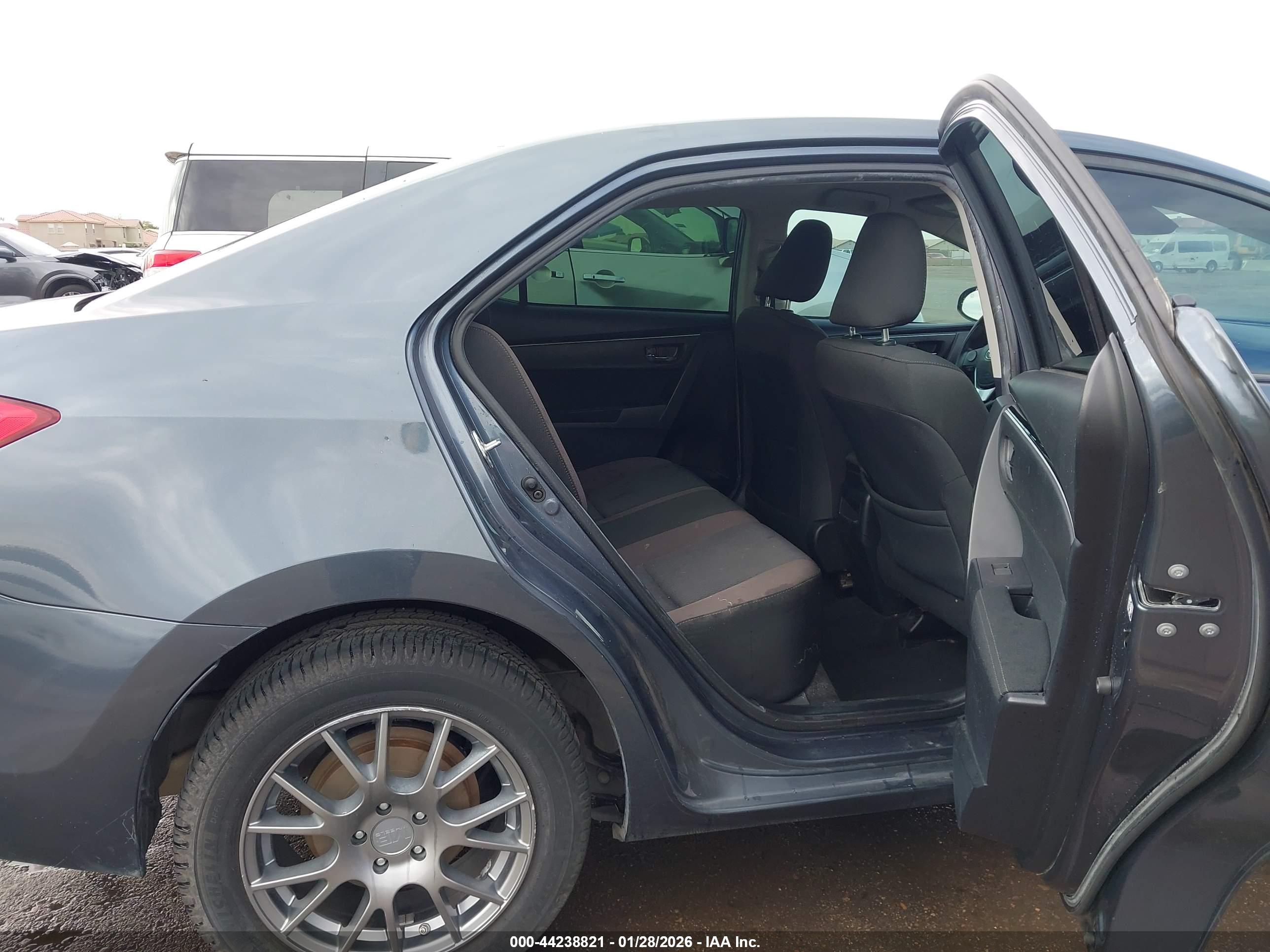 TOYOTA COROLLA image 8
