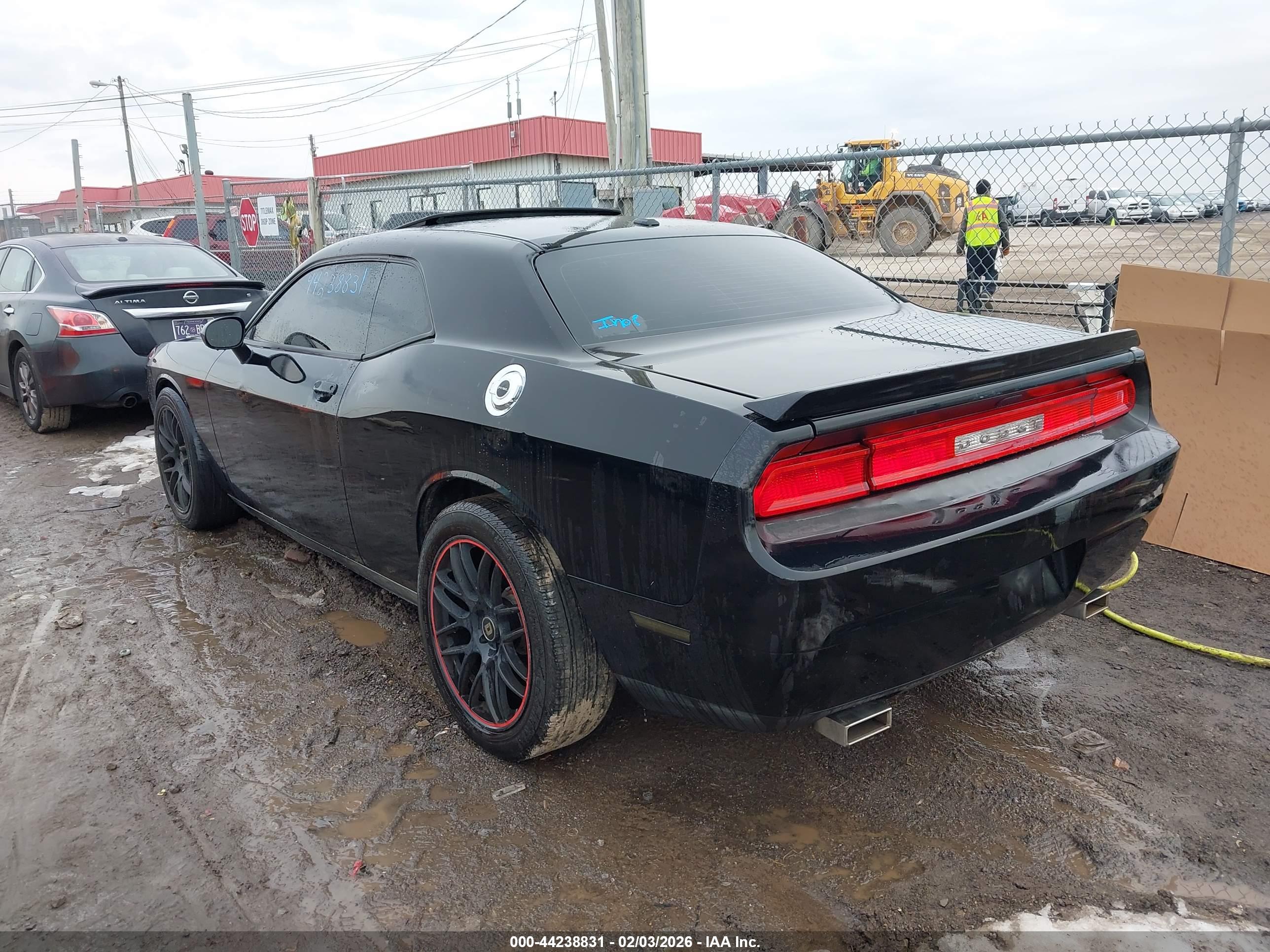 DODGE CHALLENGER image 3