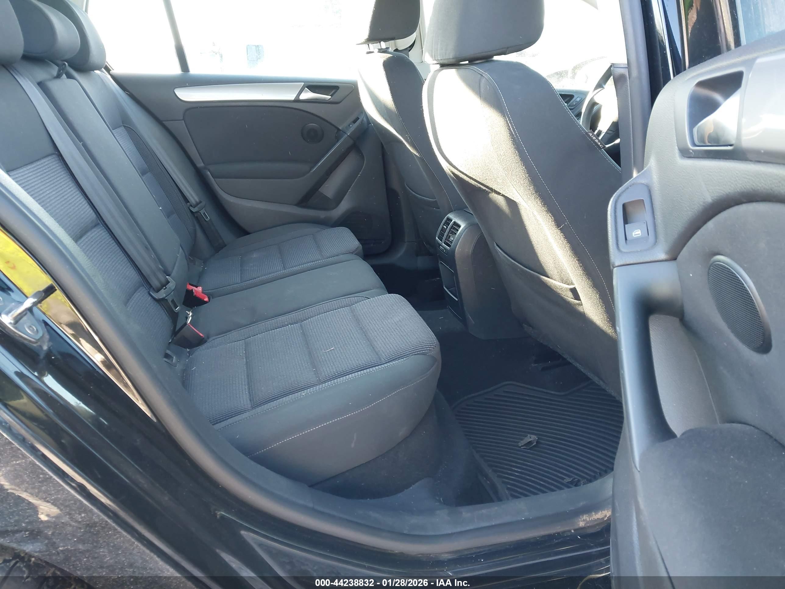VOLKSWAGEN GOLF image 8