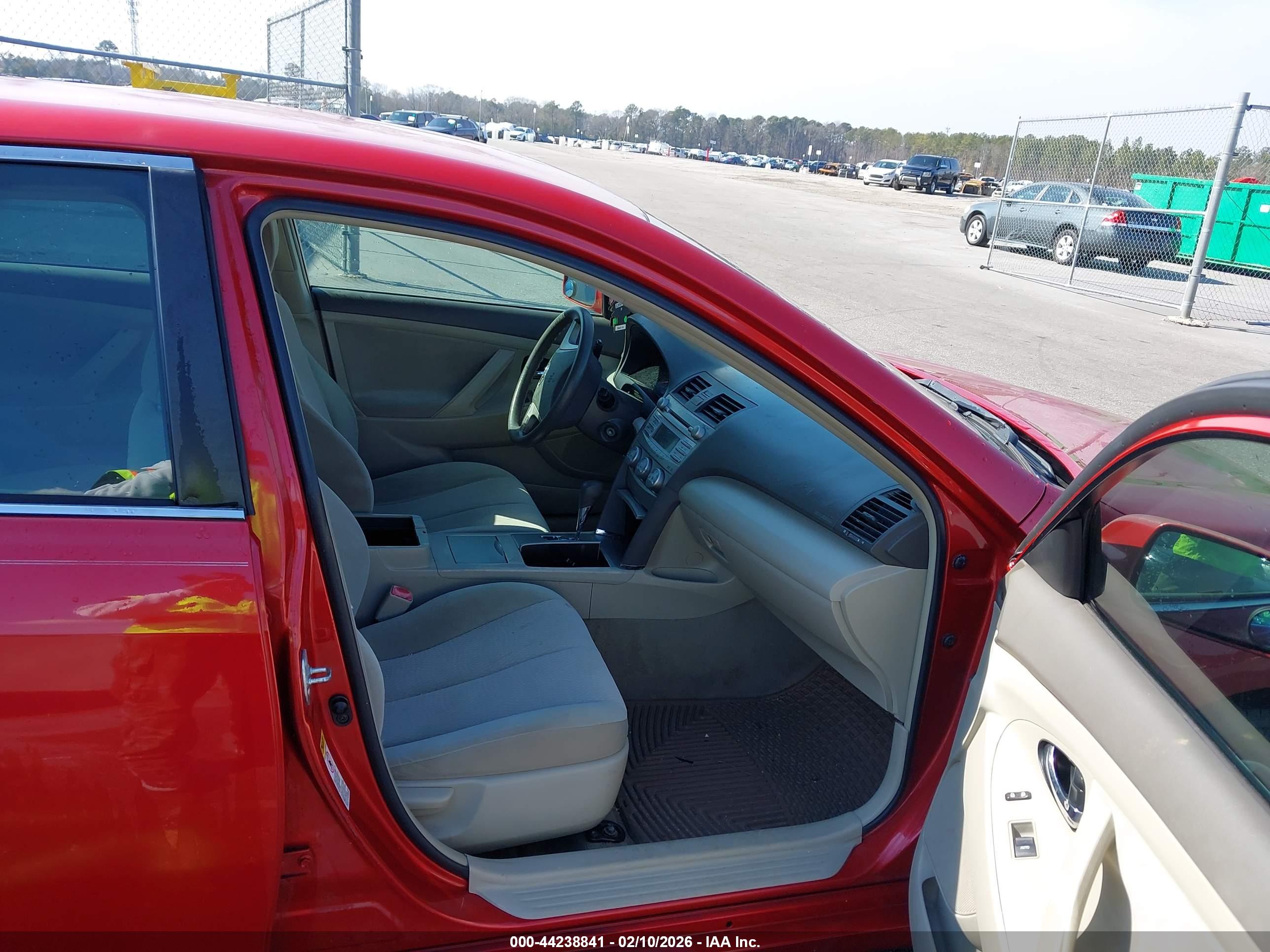 TOYOTA CAMRY image 5