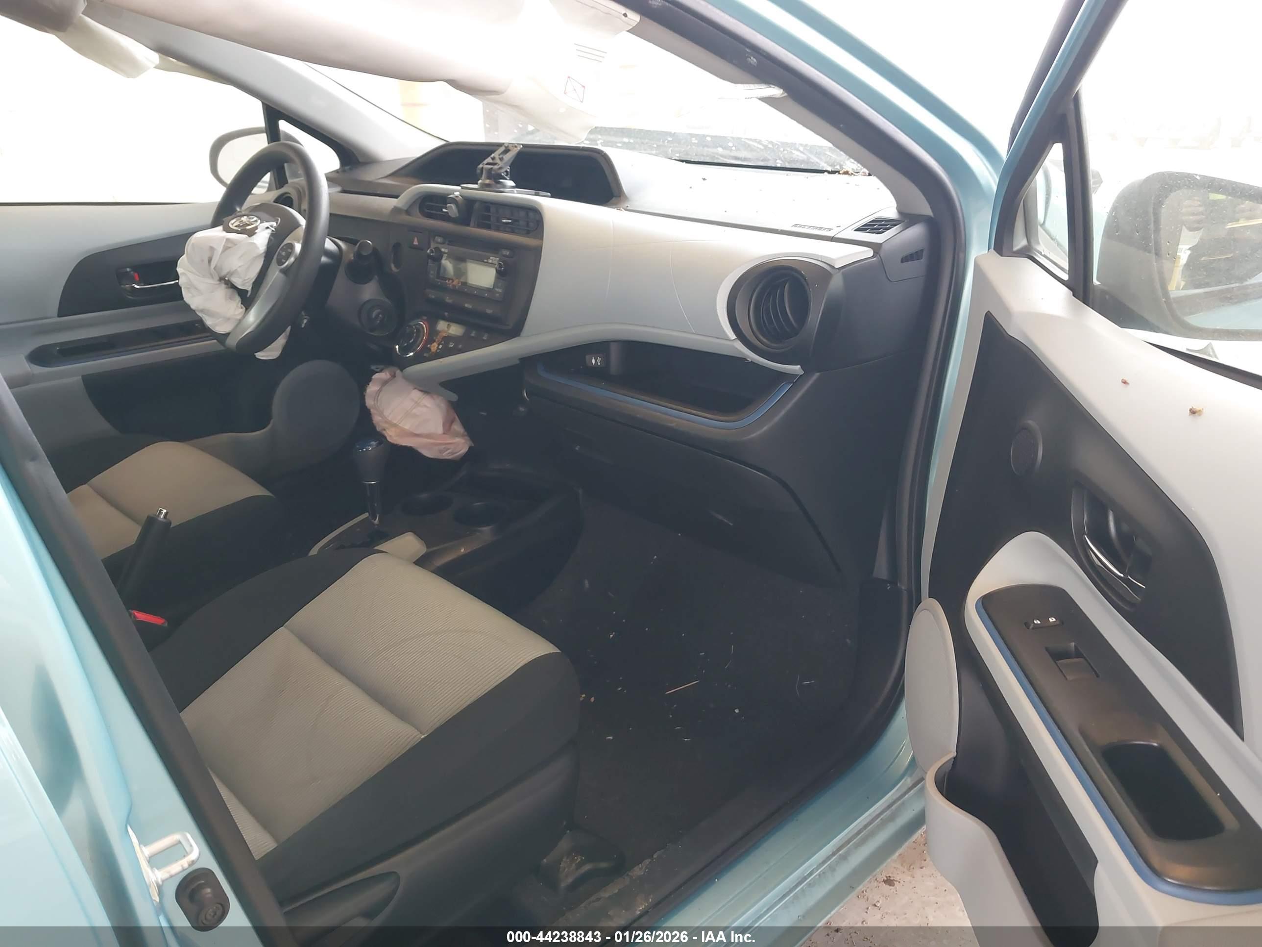 TOYOTA PRIUS image 5