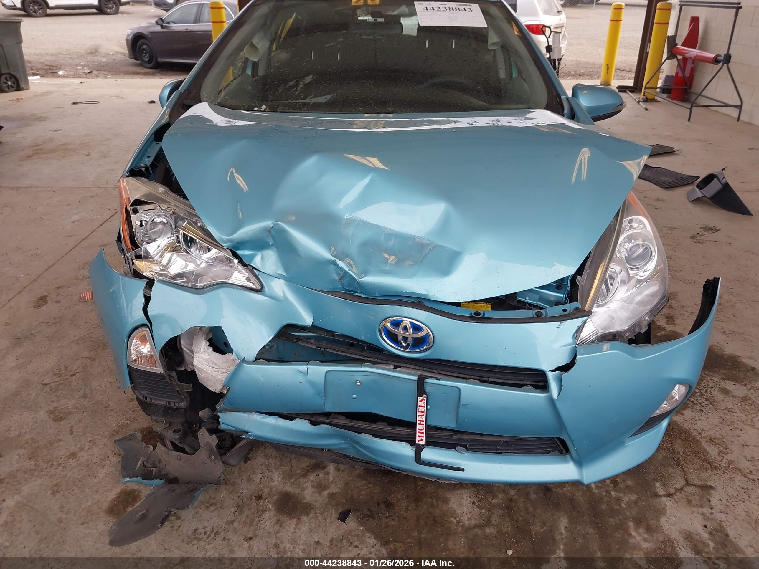 TOYOTA PRIUS image 6