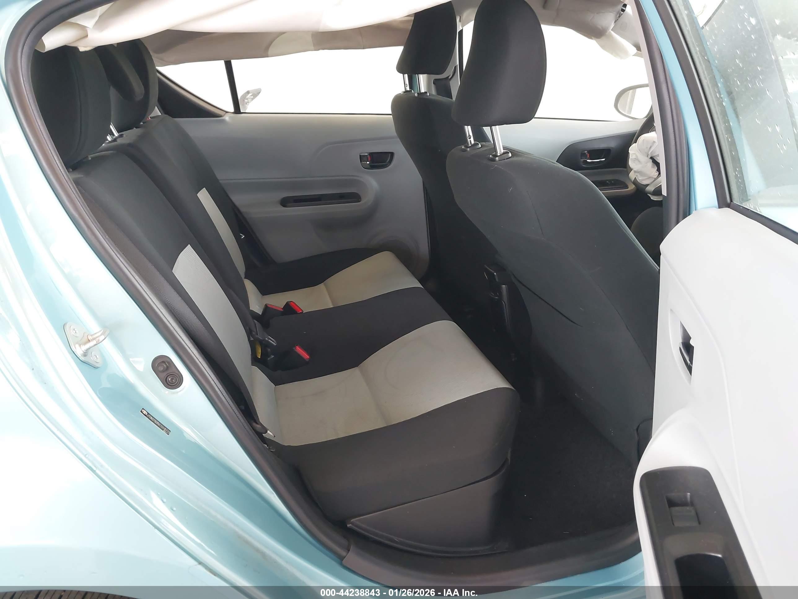 TOYOTA PRIUS image 8