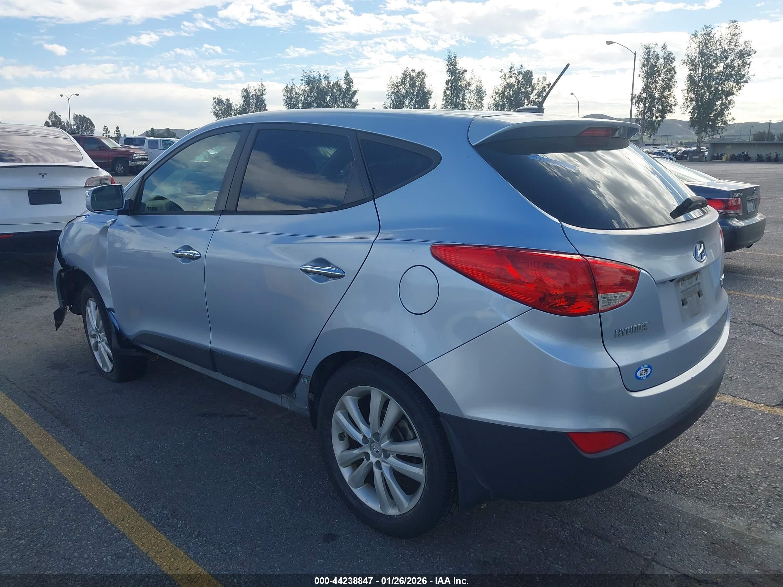 HYUNDAI TUCSON image 3