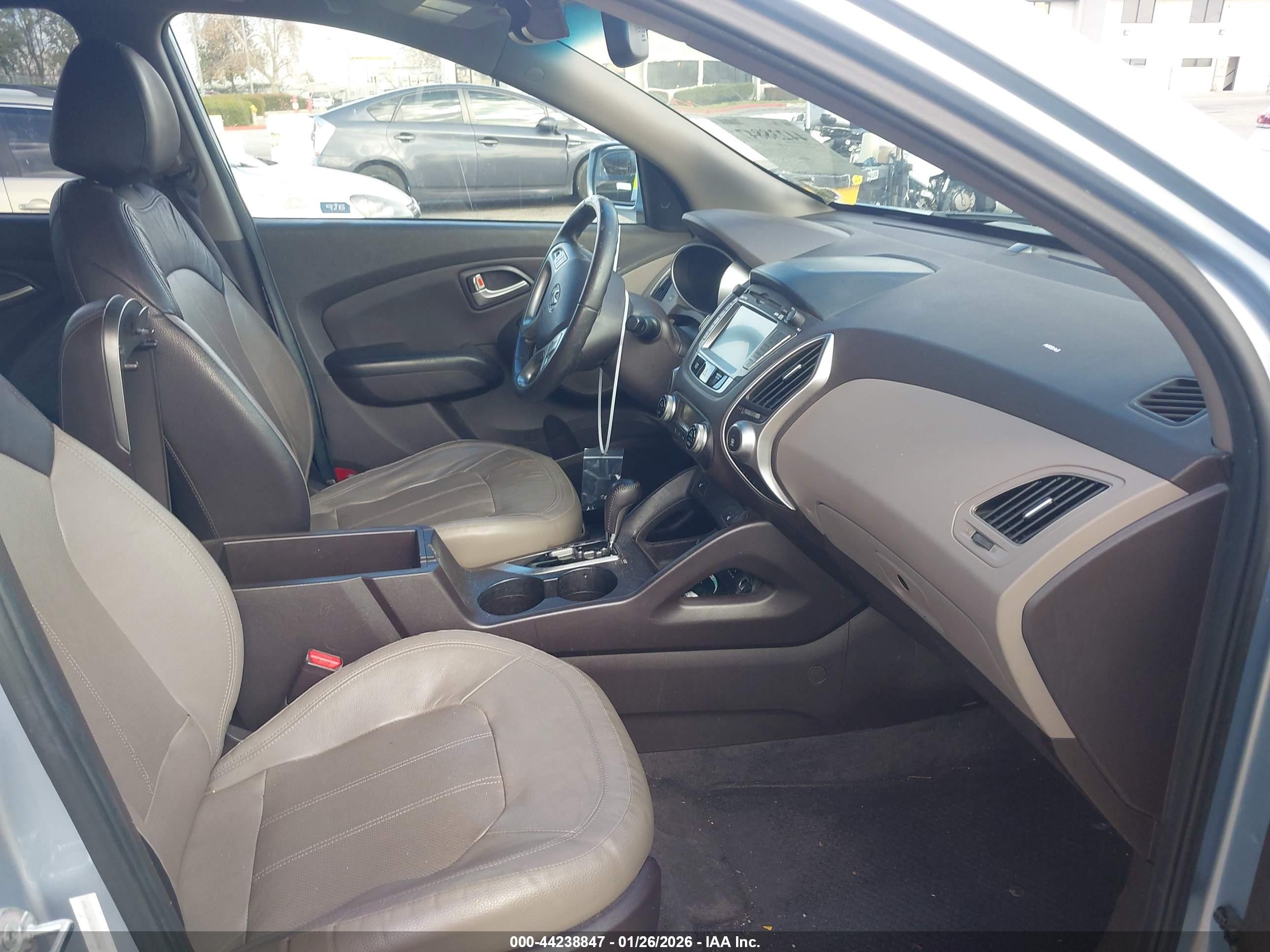 HYUNDAI TUCSON image 5