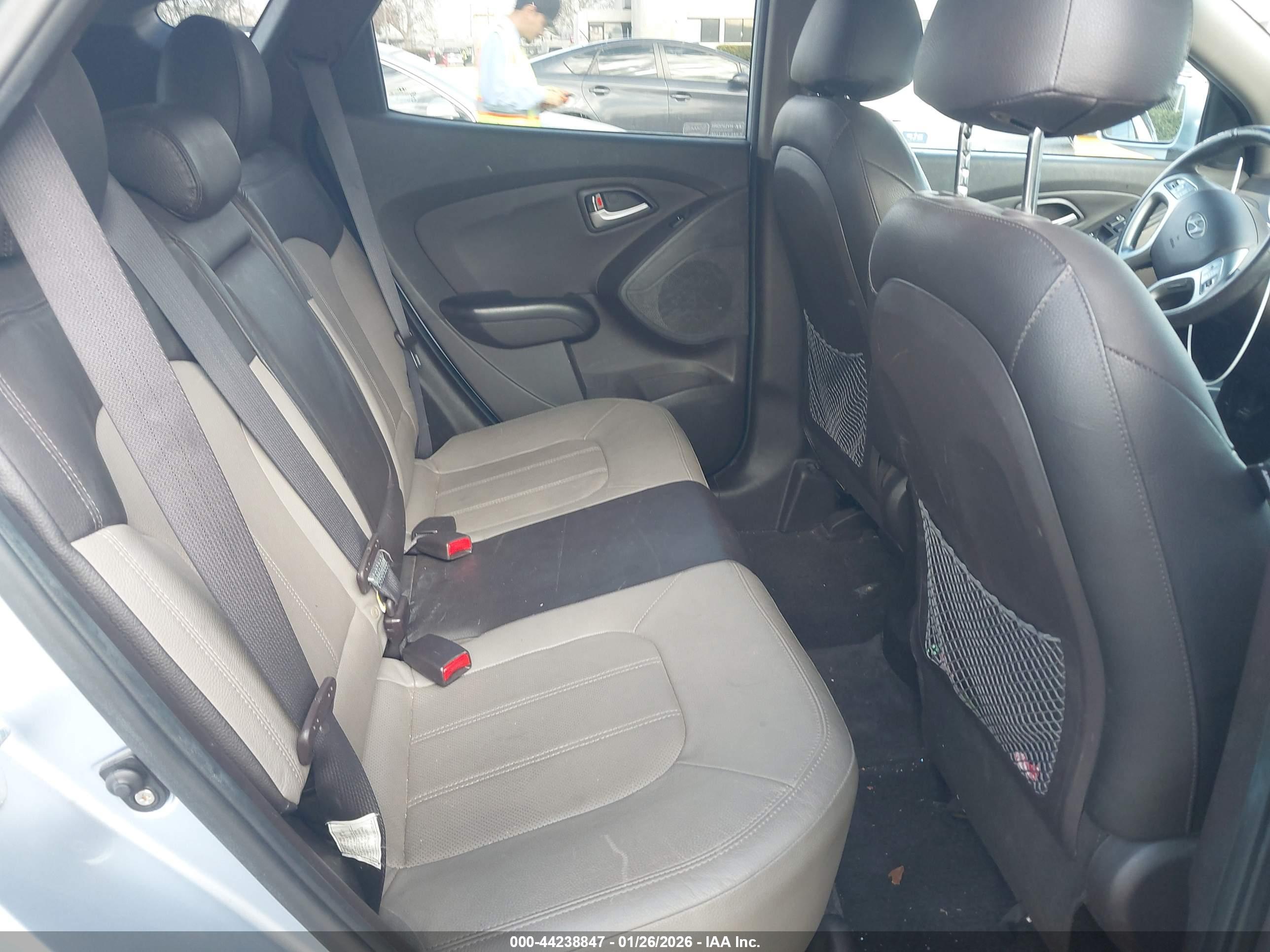 HYUNDAI TUCSON image 8
