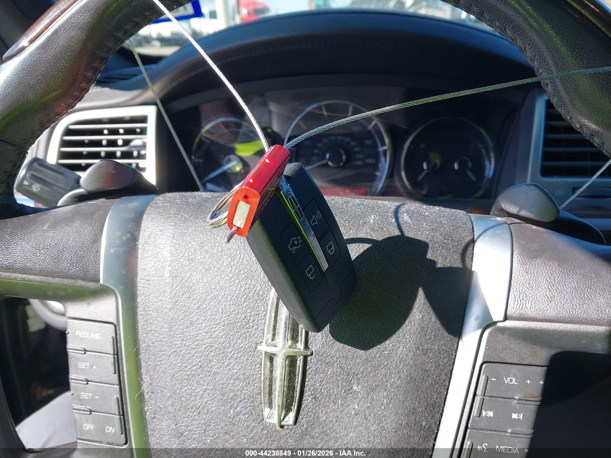 LINCOLN MKS image 11