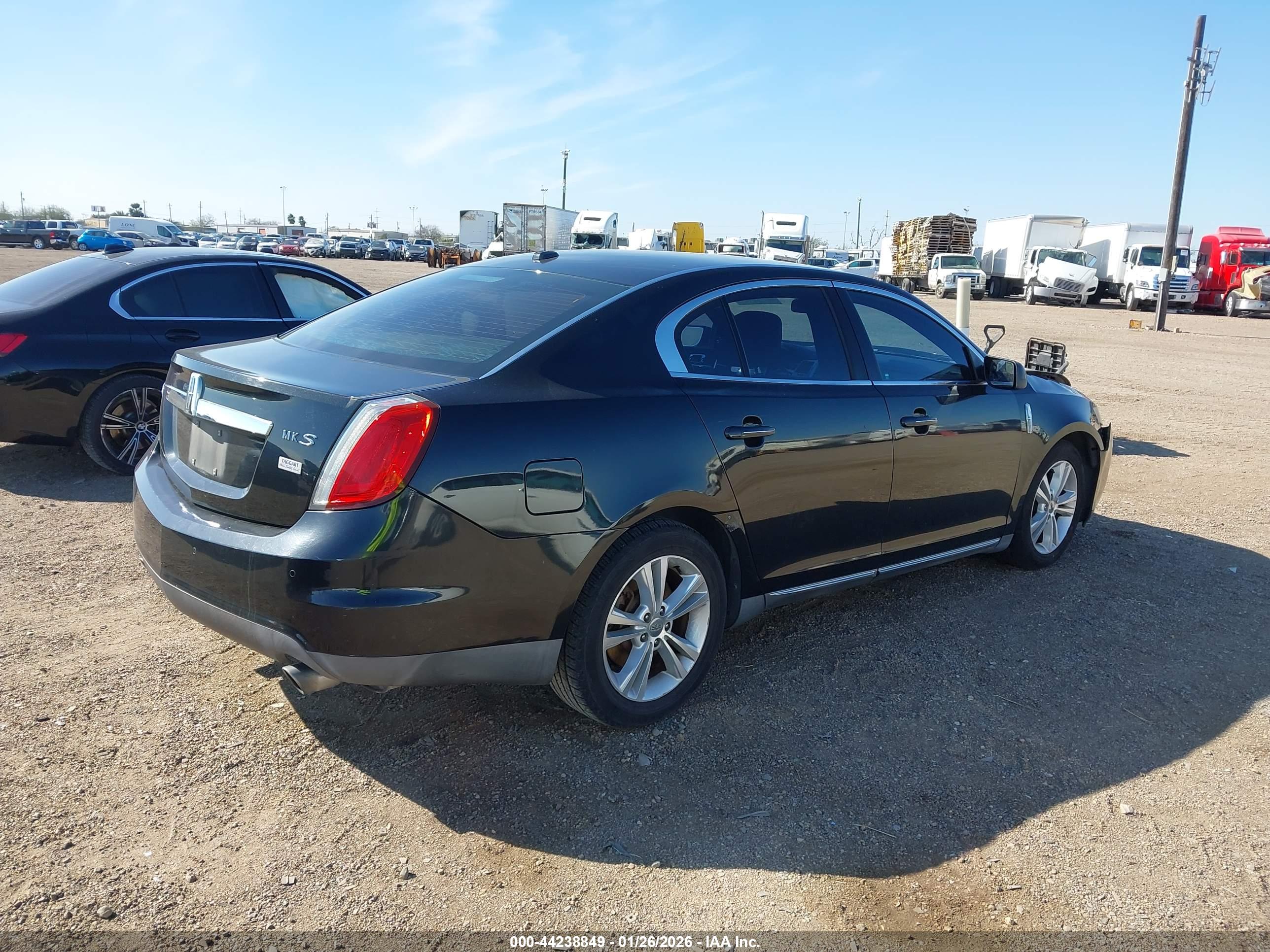 LINCOLN MKS image 4