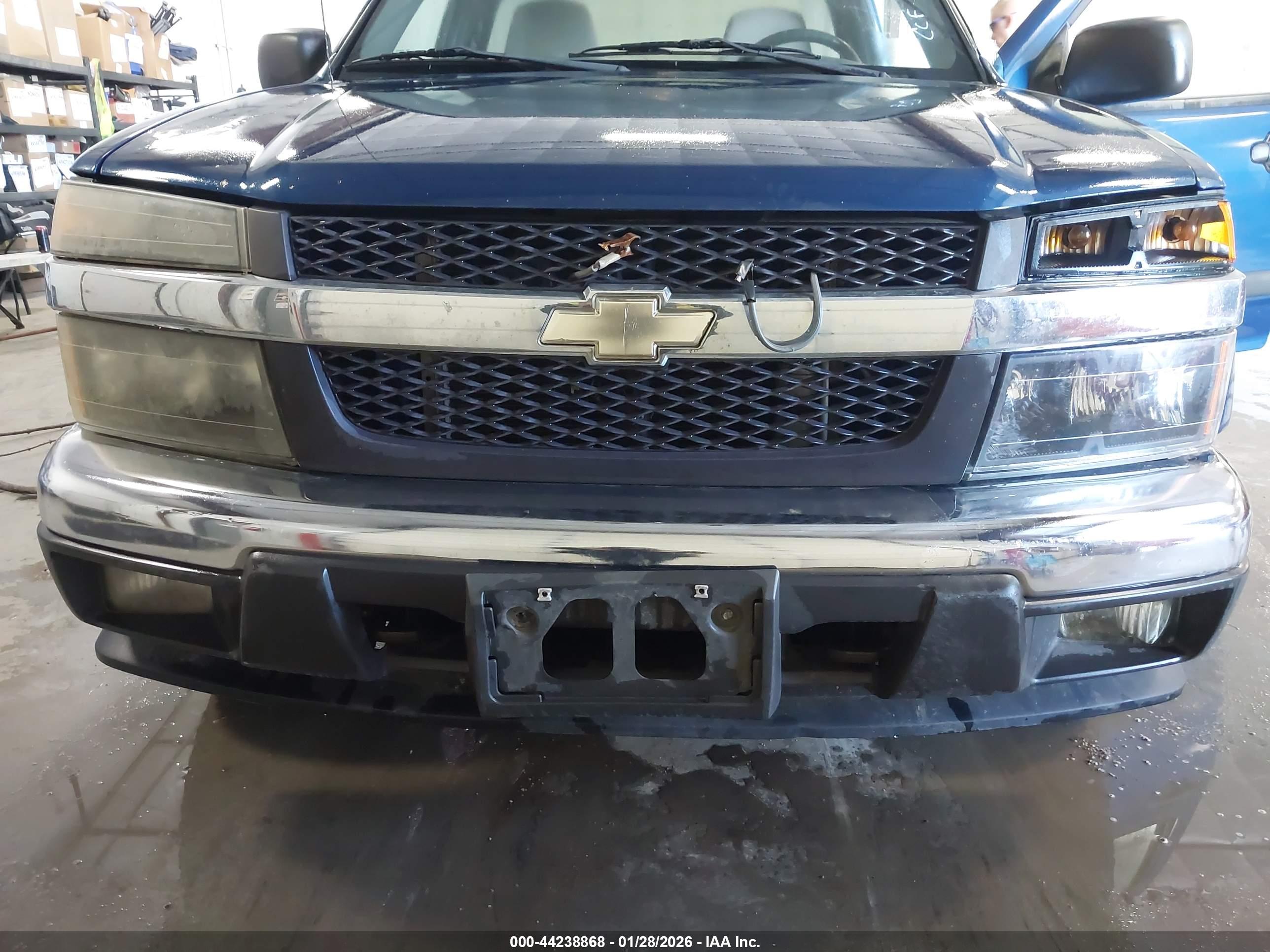CHEVROLET COLORADO image 6