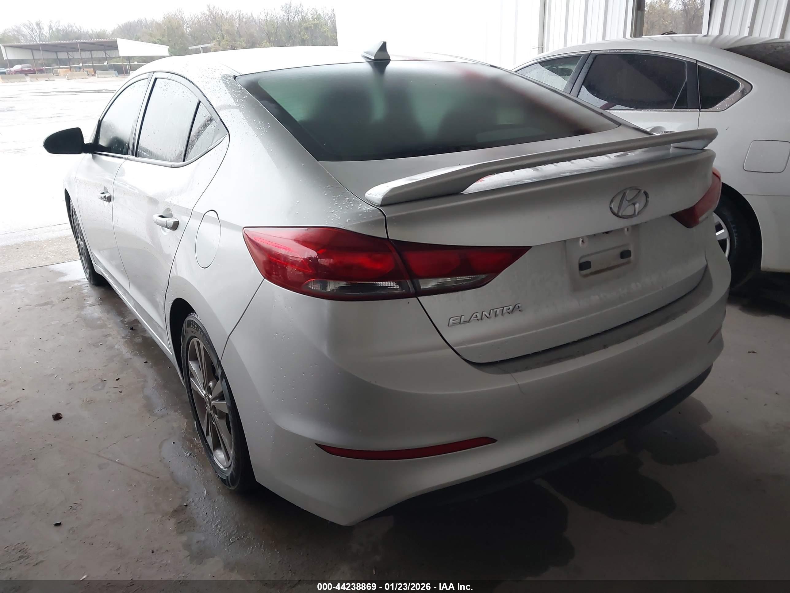 HYUNDAI ELANTRA image 3