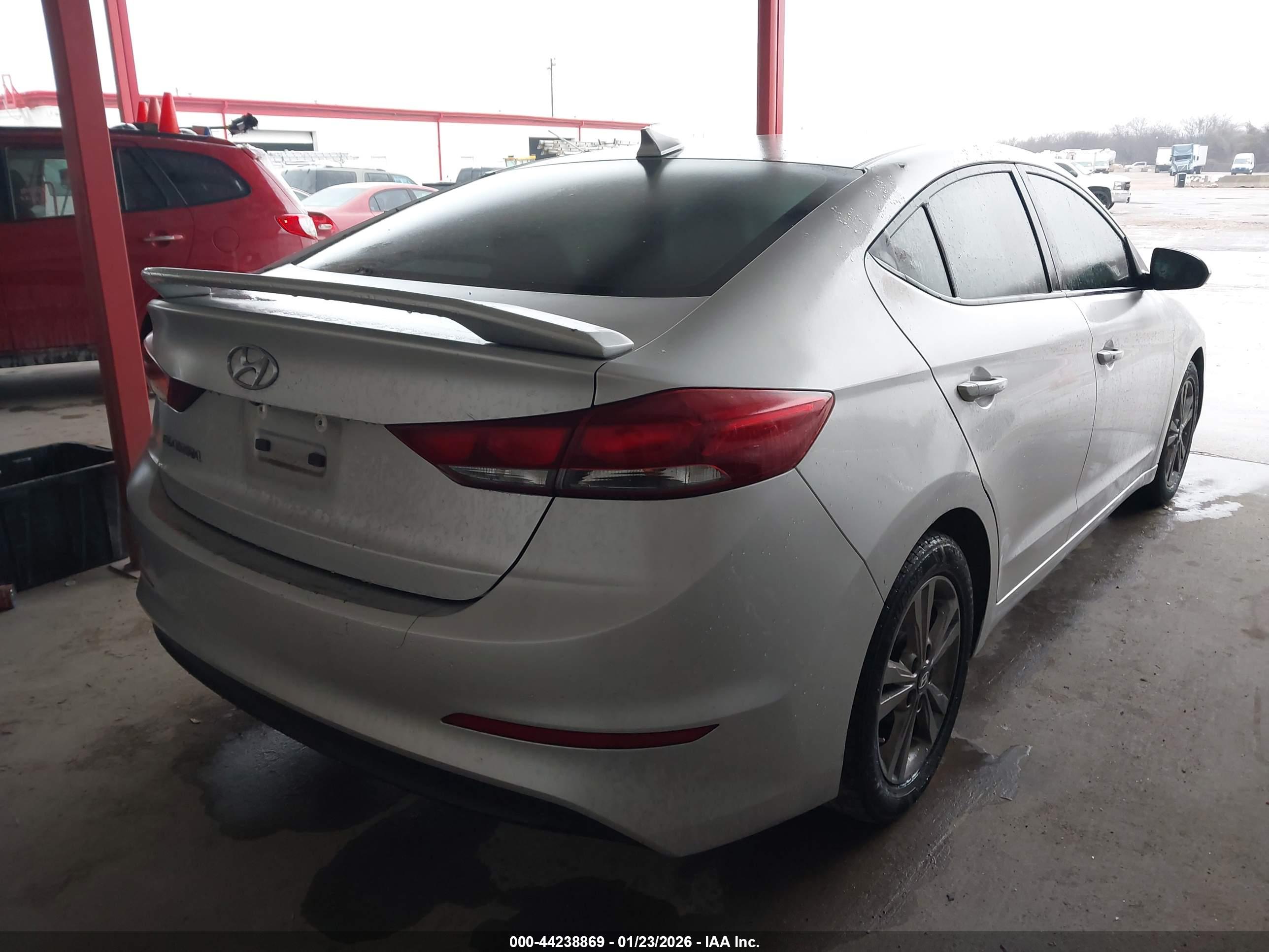 HYUNDAI ELANTRA image 4