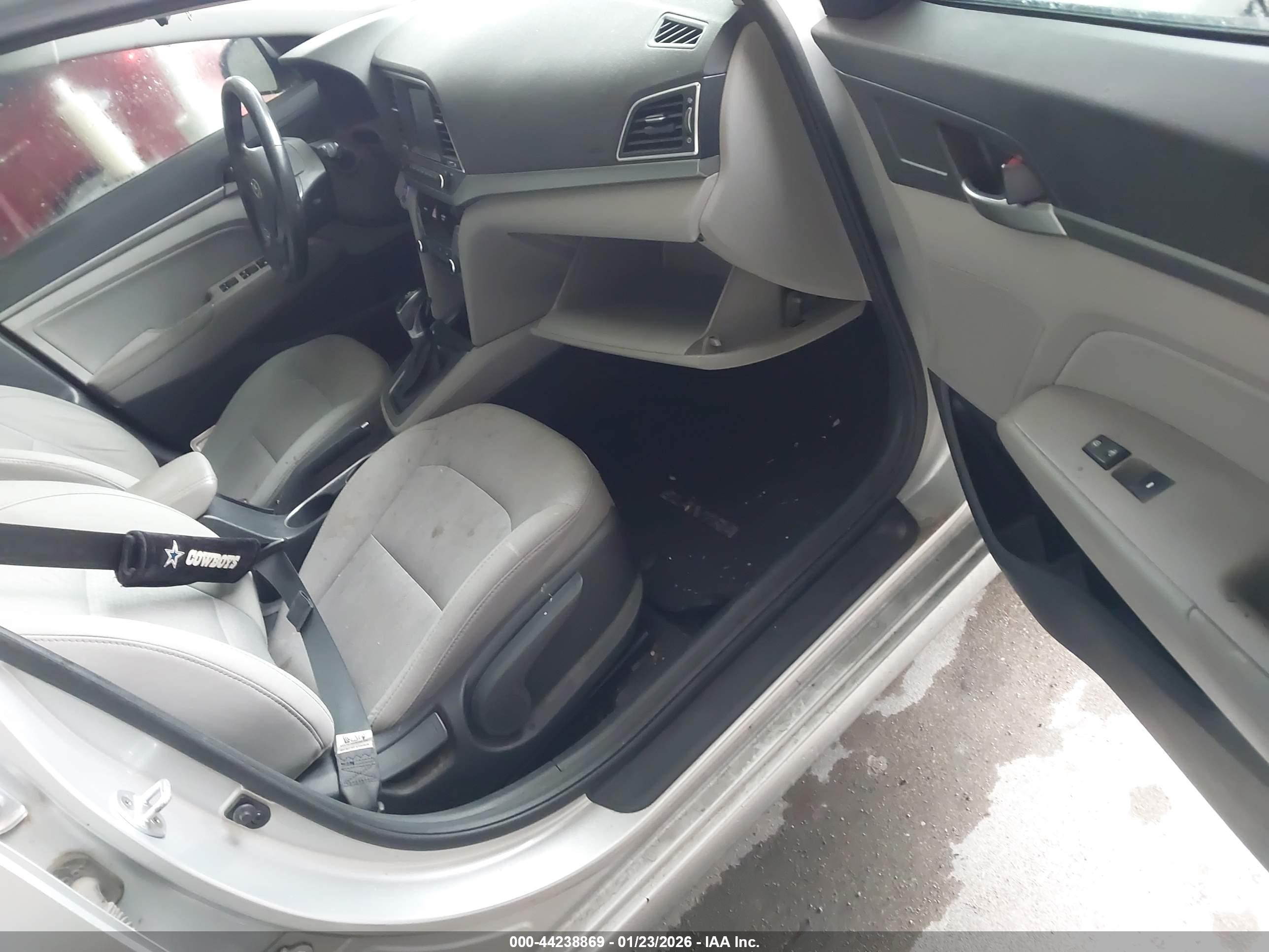 HYUNDAI ELANTRA image 5