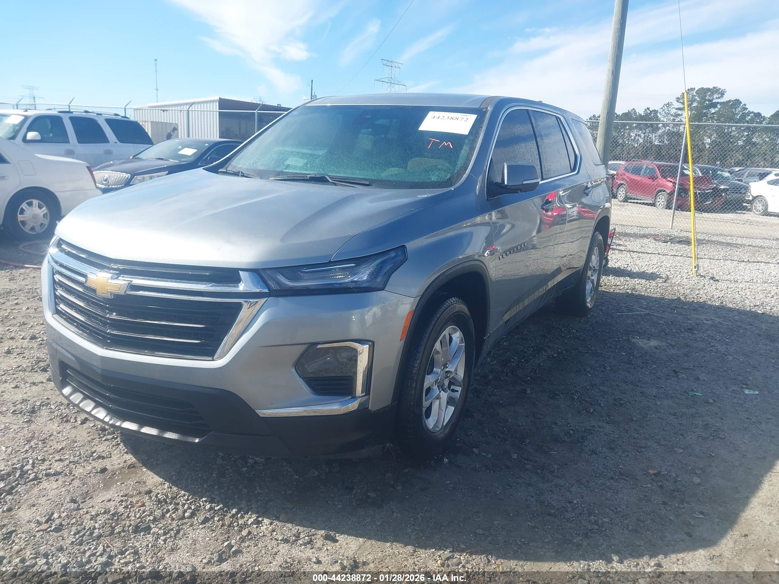 CHEVROLET TRAVERSE image 2