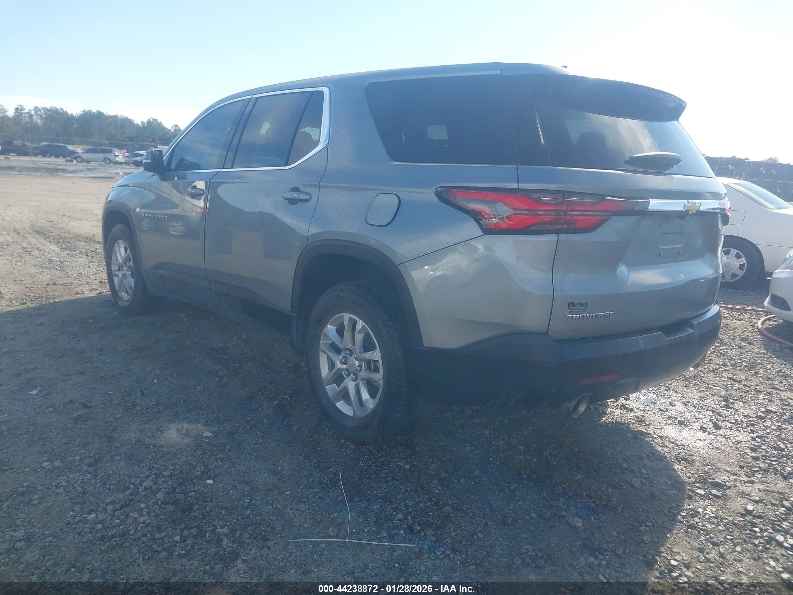 CHEVROLET TRAVERSE image 3