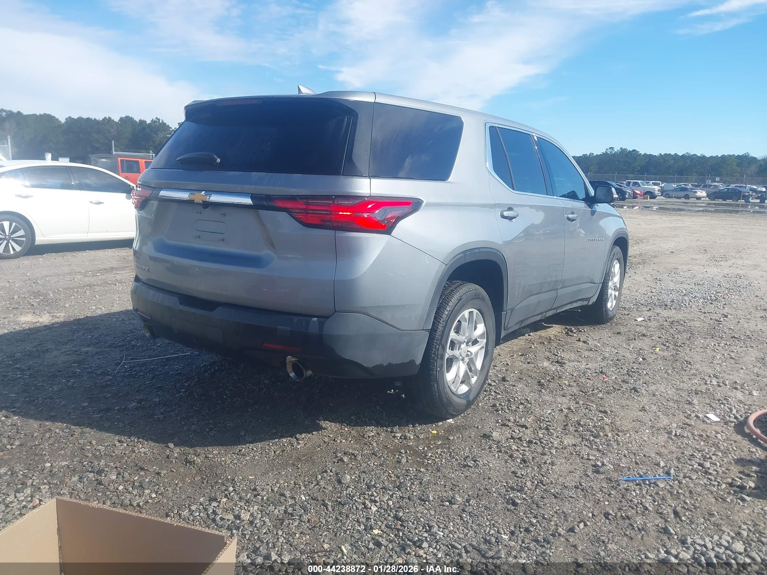CHEVROLET TRAVERSE image 4