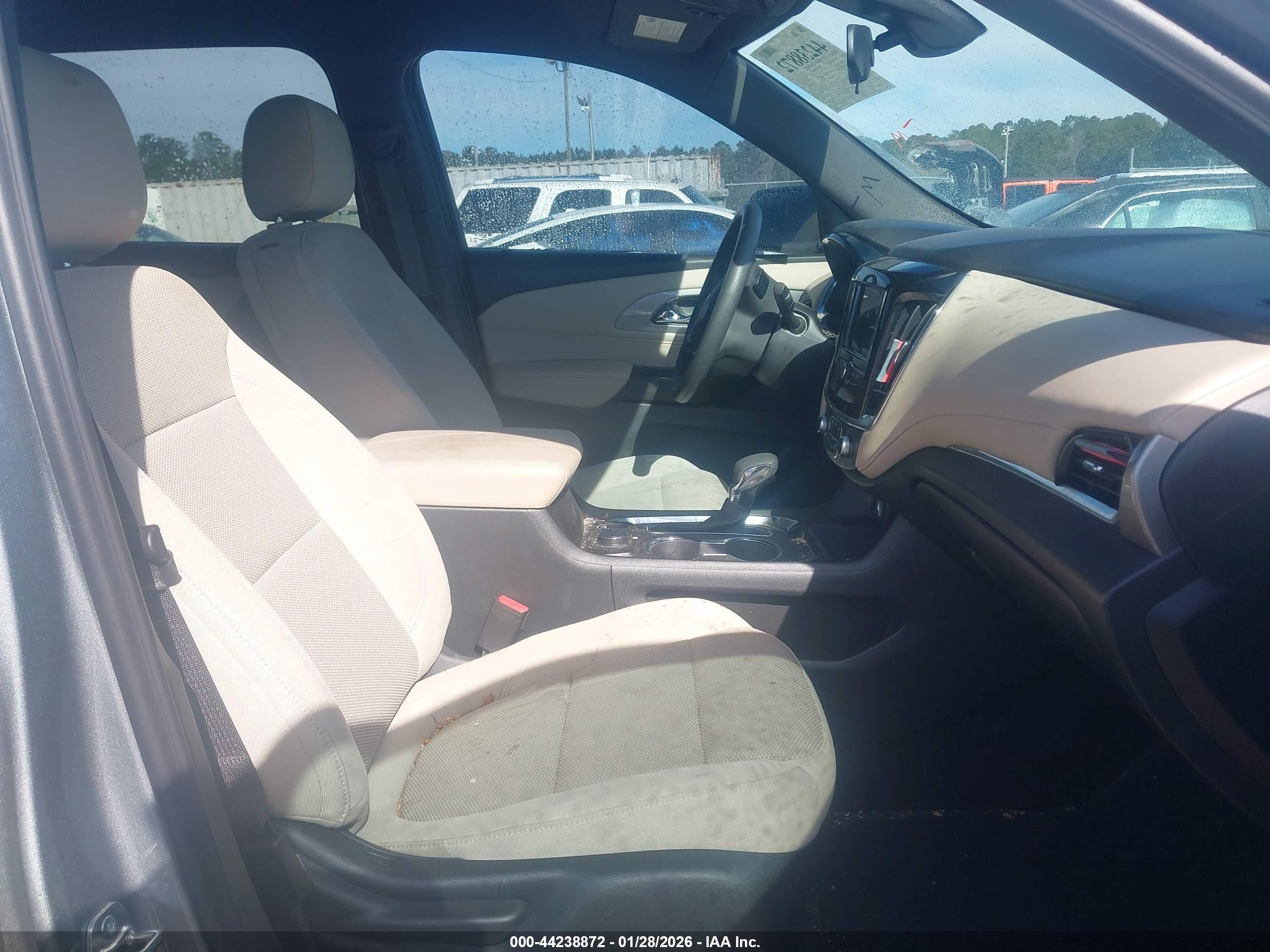 CHEVROLET TRAVERSE image 5