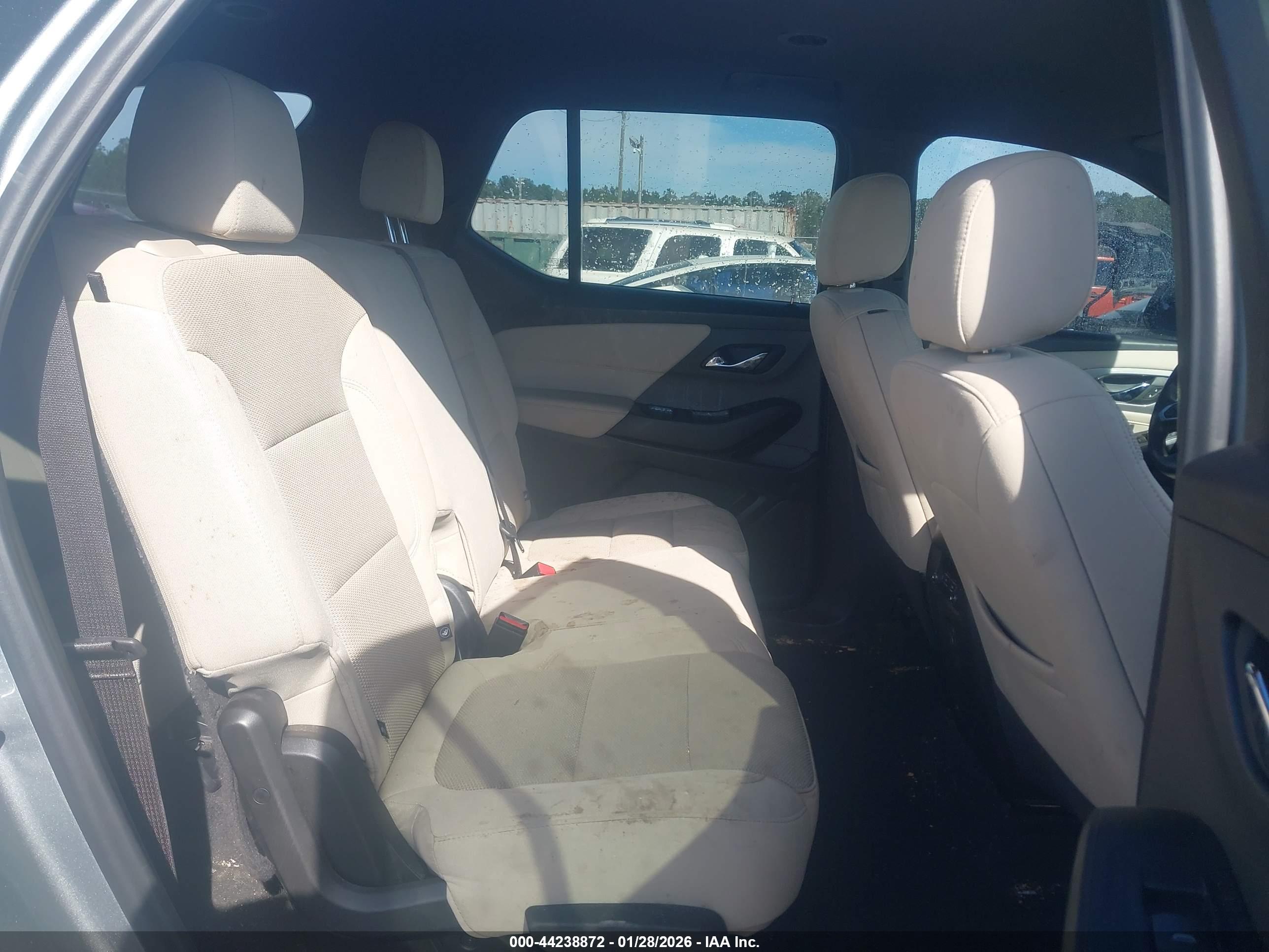 CHEVROLET TRAVERSE image 8