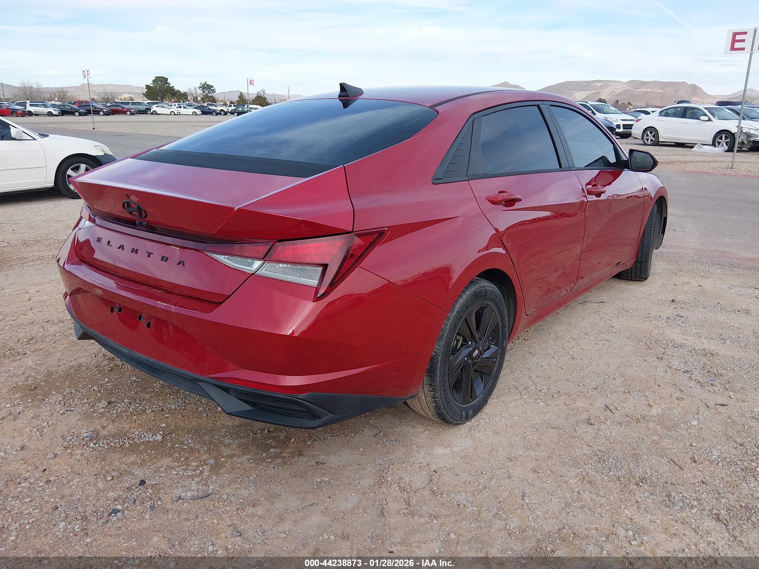 HYUNDAI ELANTRA image 4