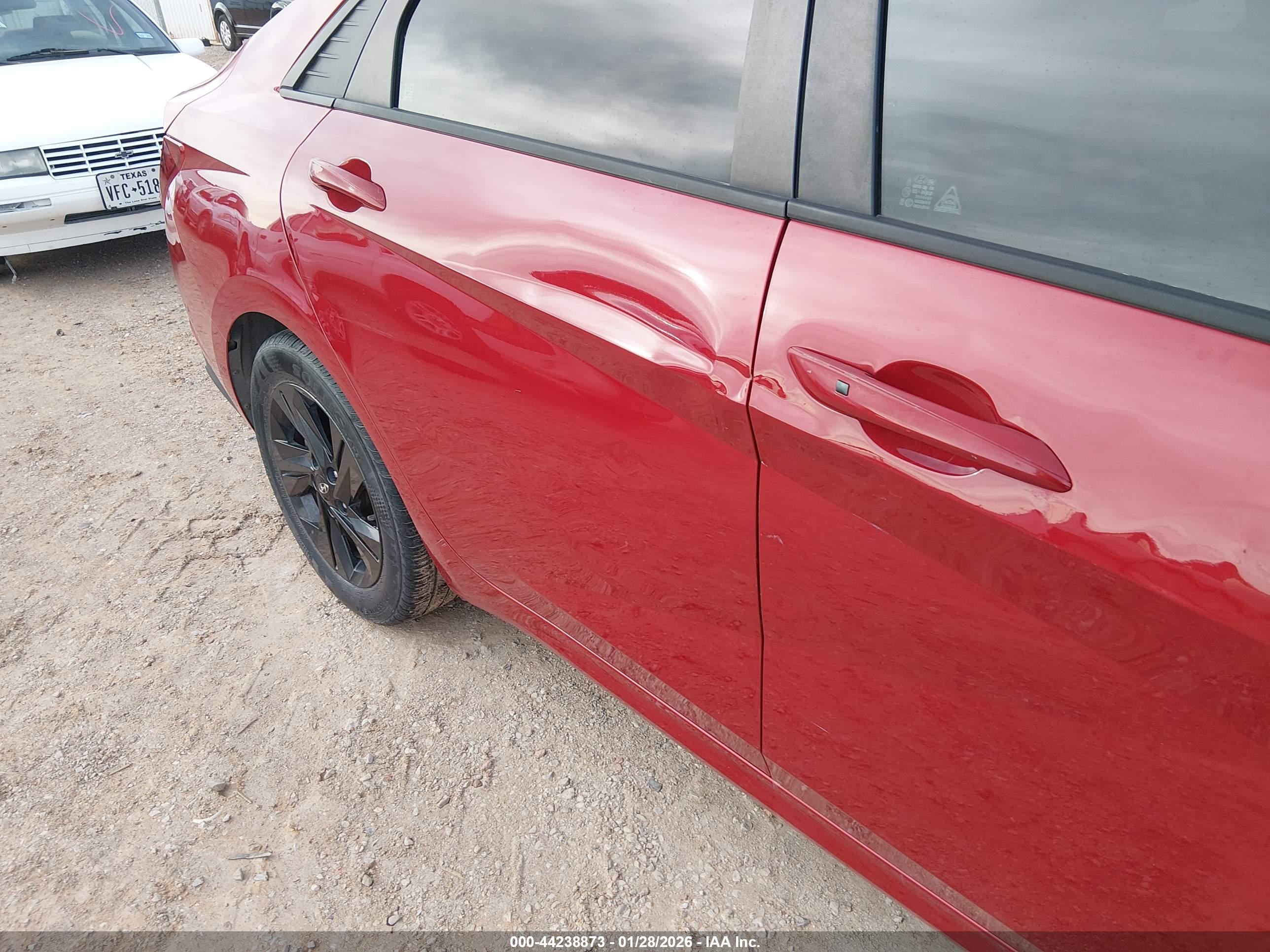 HYUNDAI ELANTRA image 6