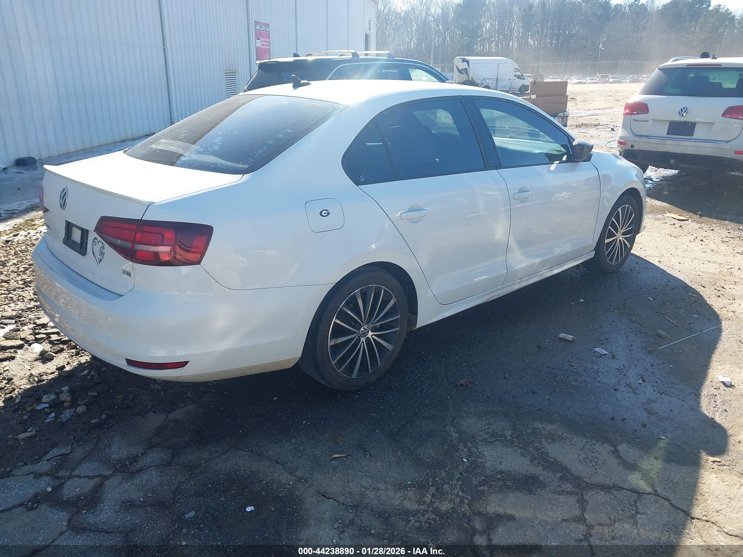VOLKSWAGEN JETTA image 4