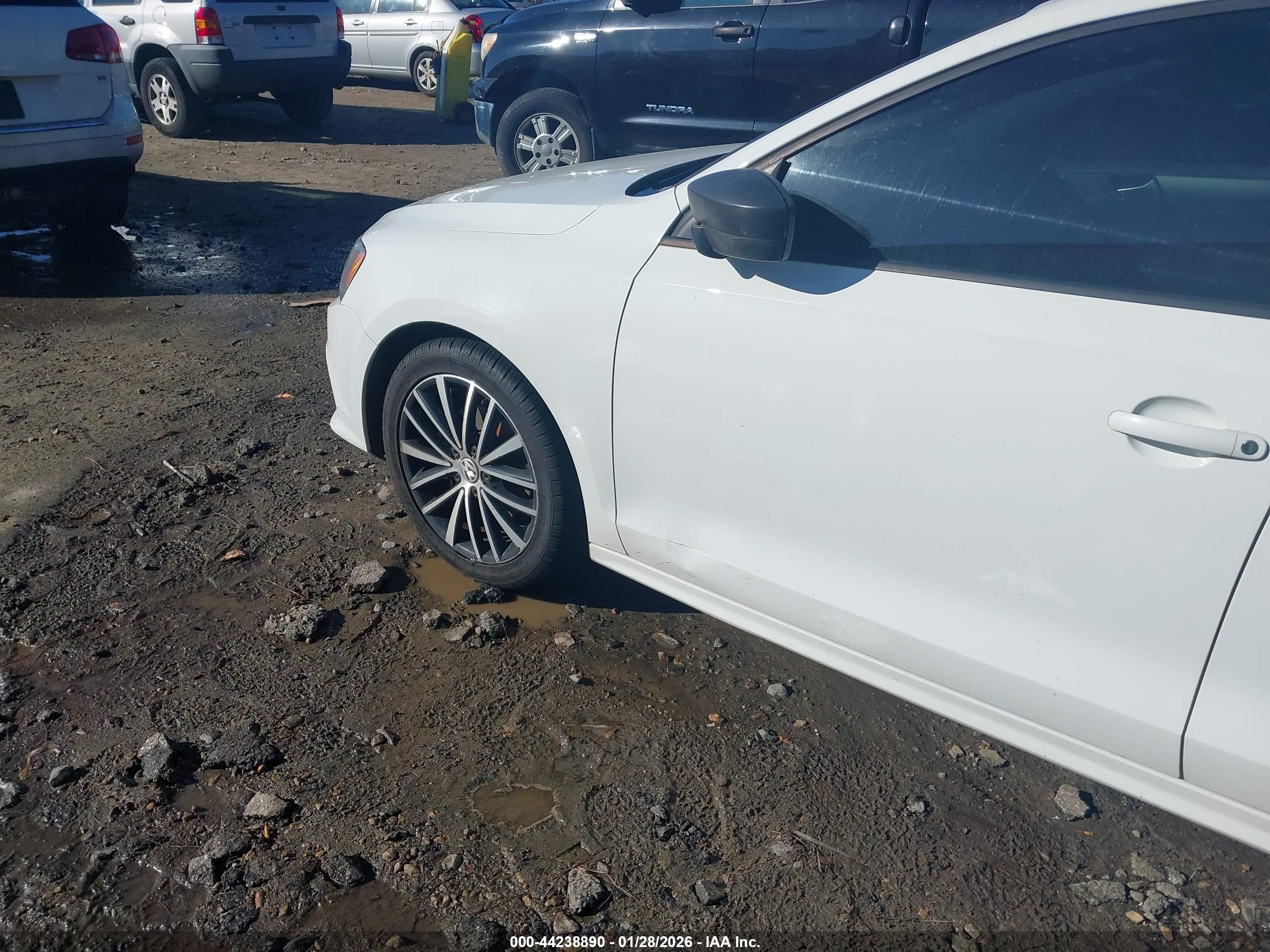 VOLKSWAGEN JETTA image 6