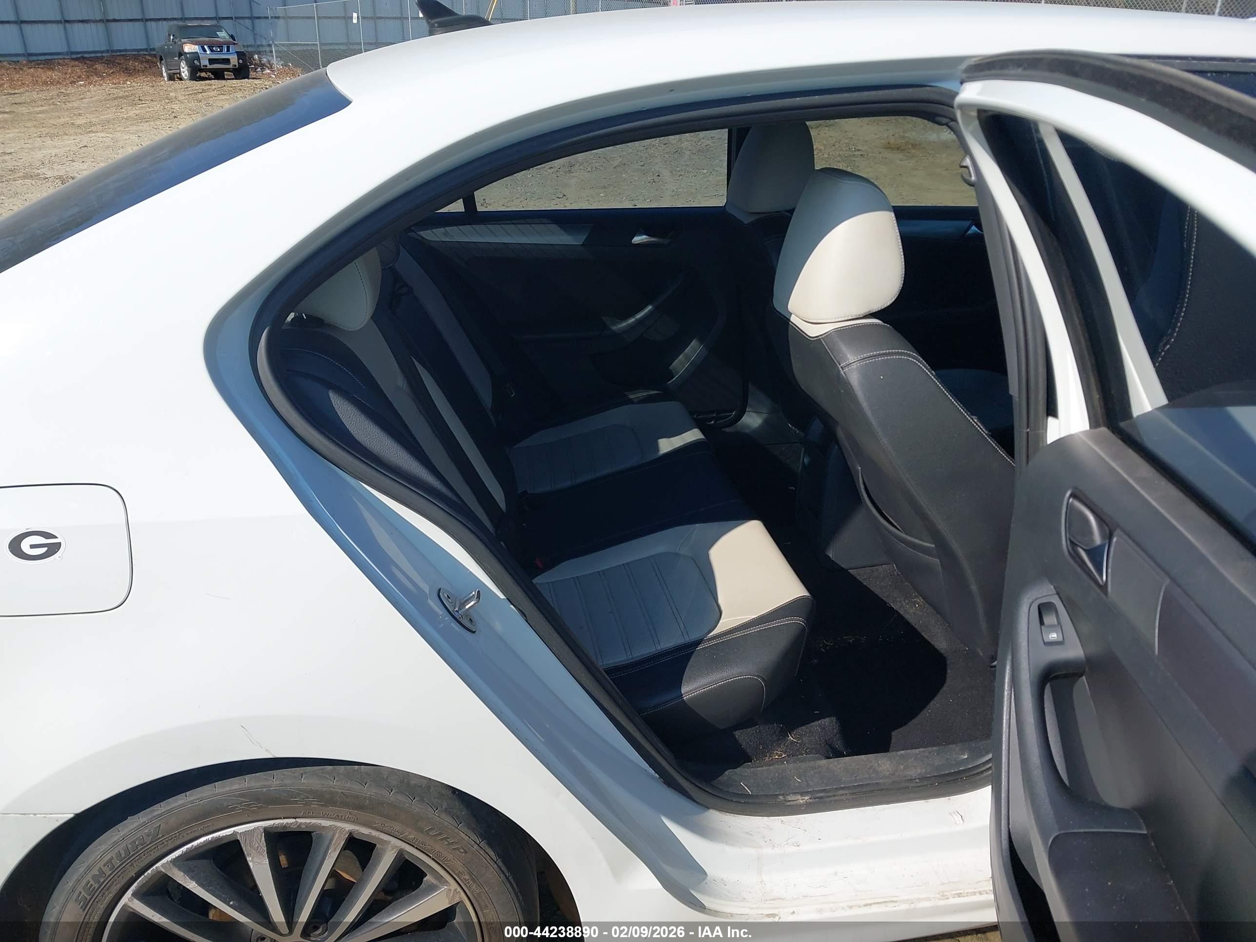 VOLKSWAGEN JETTA image 8