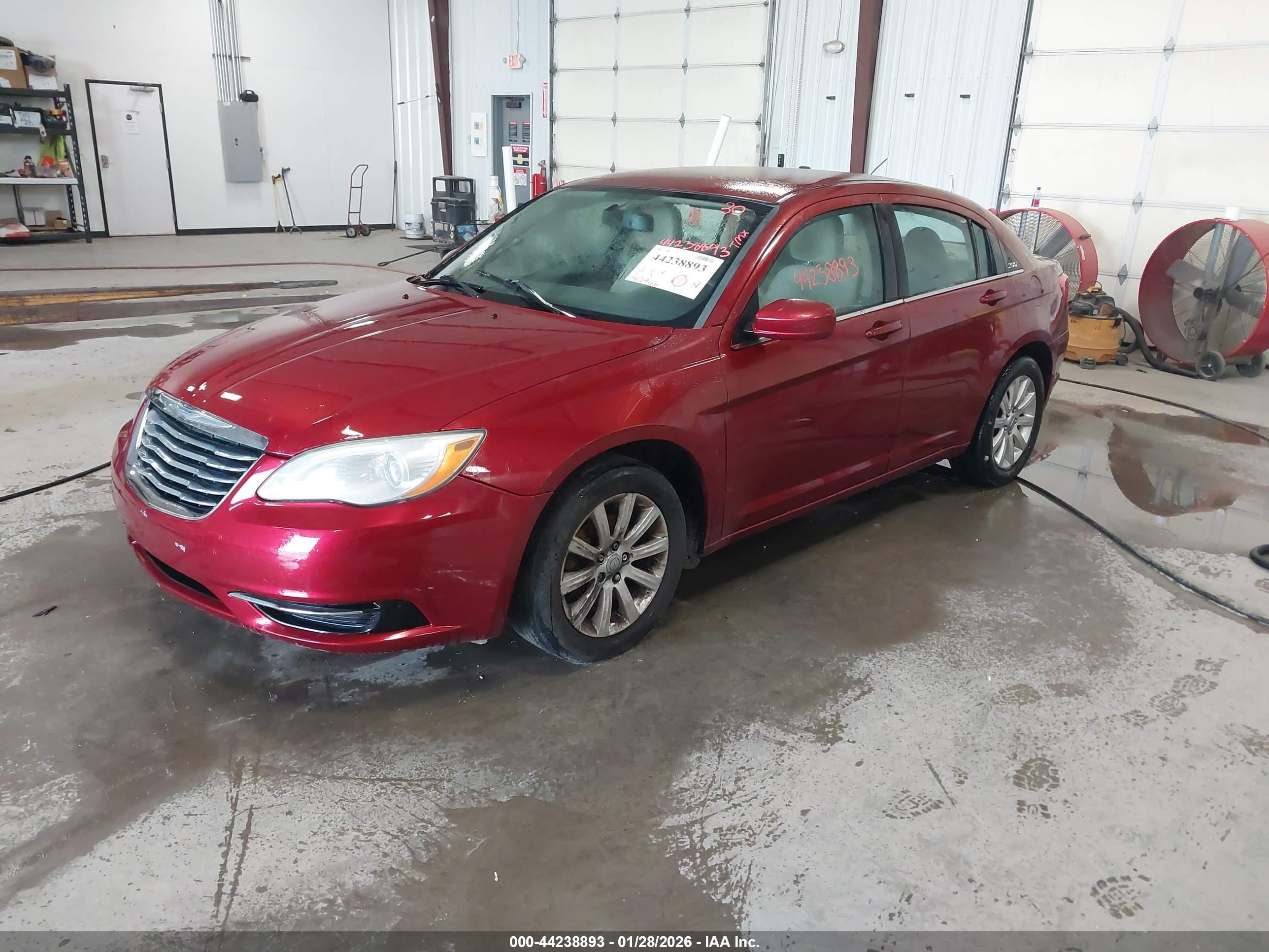 CHRYSLER 200 image 2