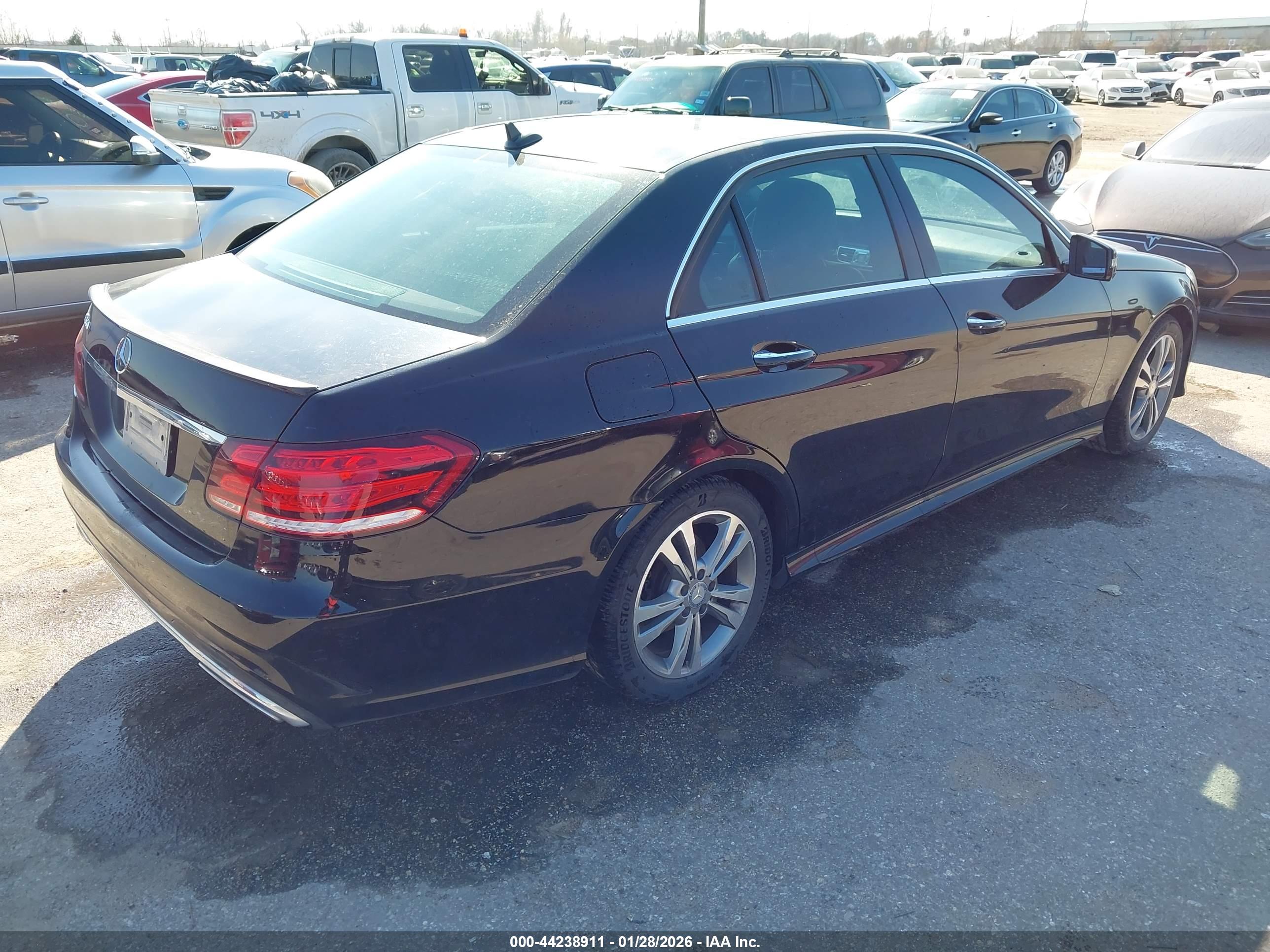 MERCEDES-BENZ E image 4