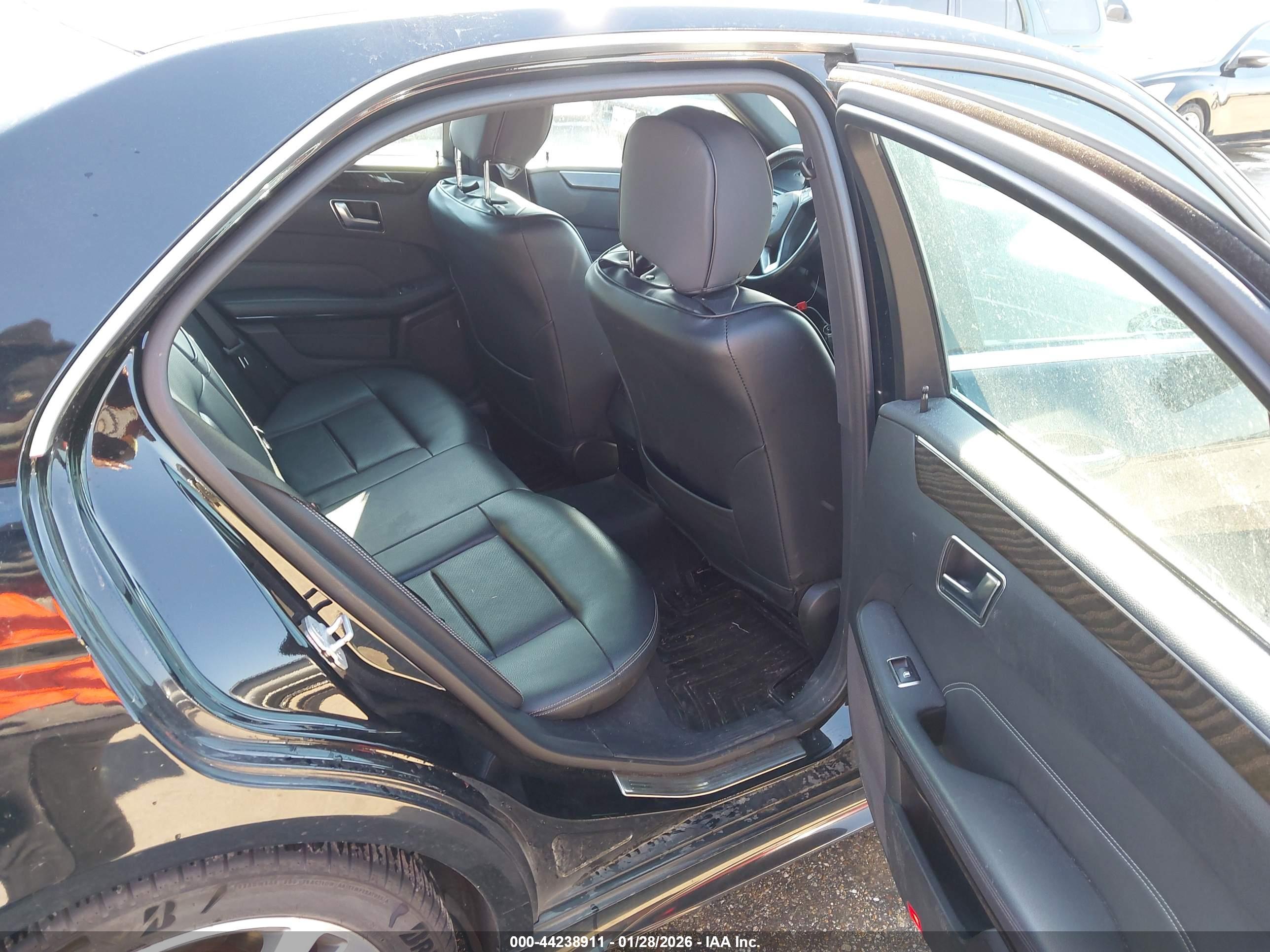 MERCEDES-BENZ E image 8