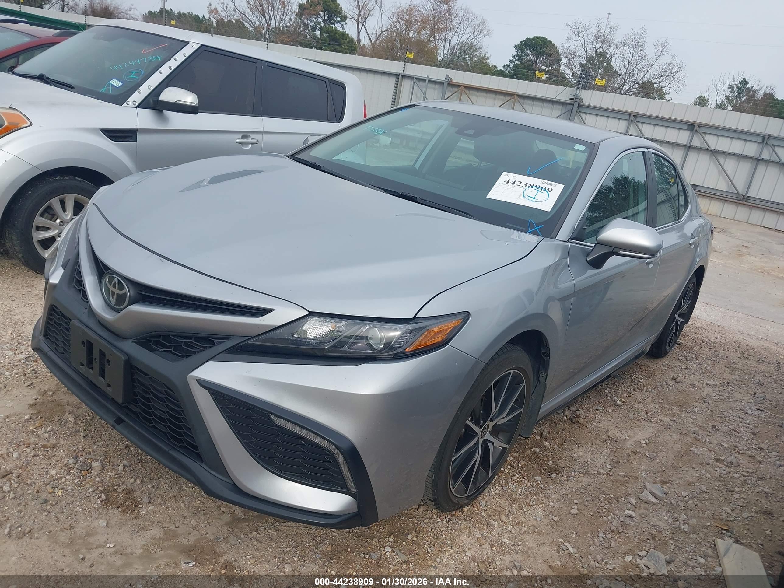 TOYOTA CAMRY image 2