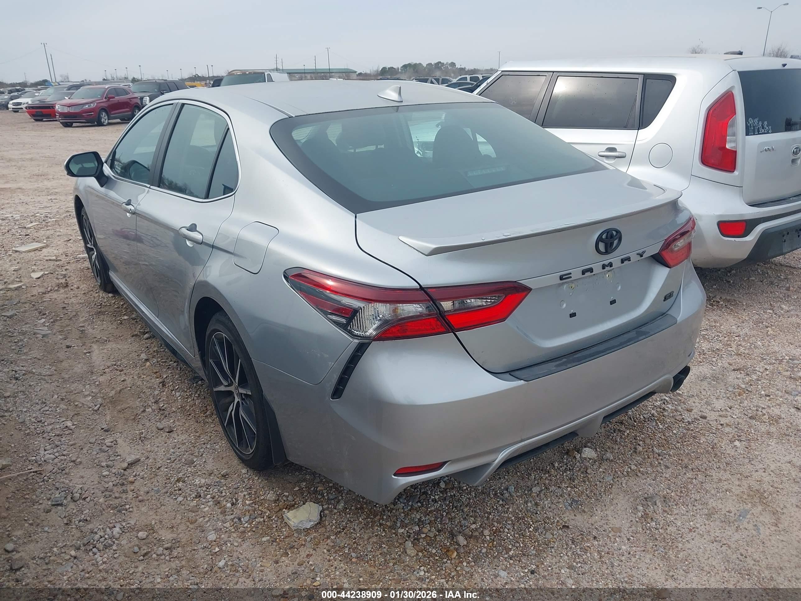 TOYOTA CAMRY image 3