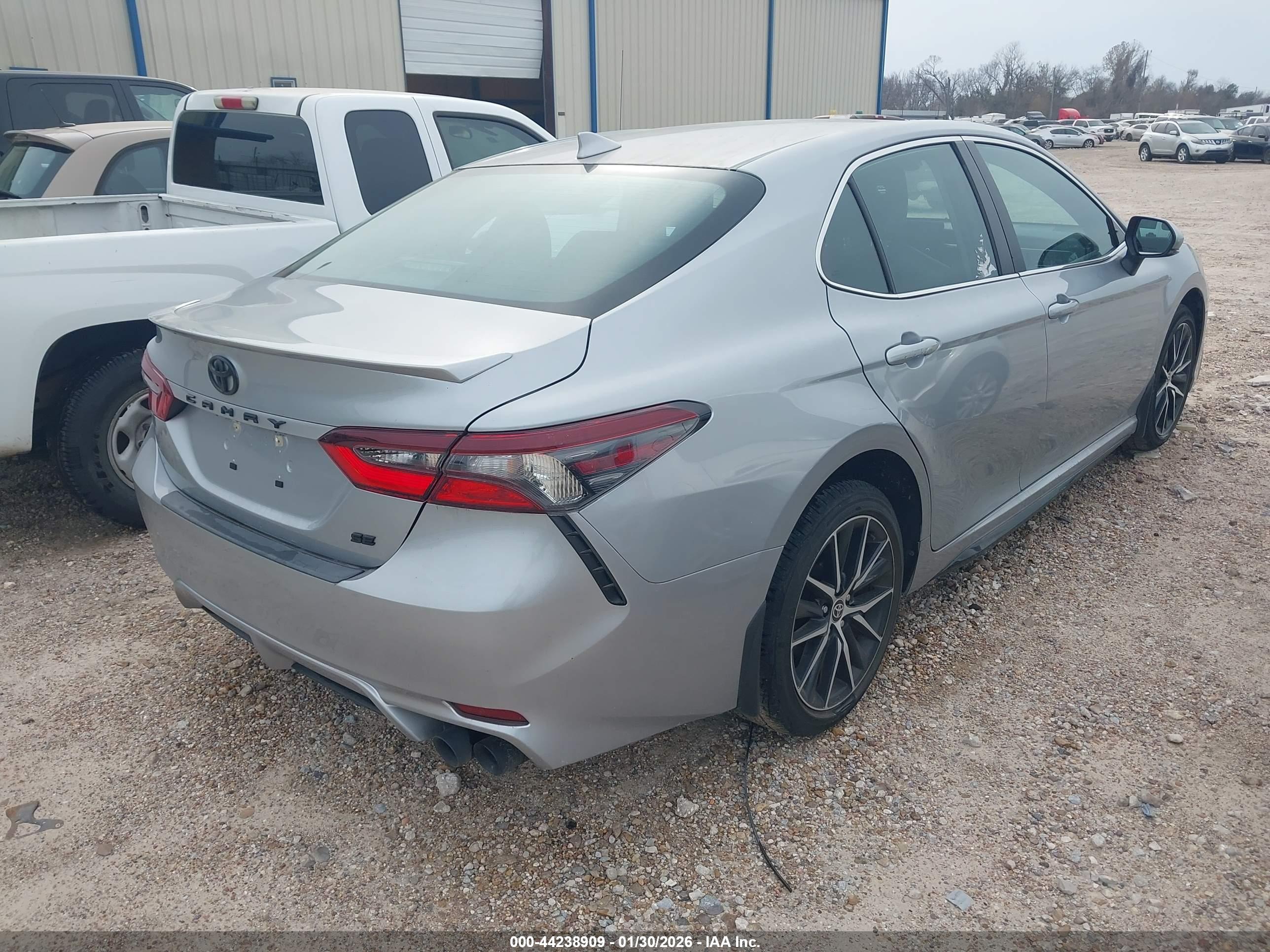 TOYOTA CAMRY image 4