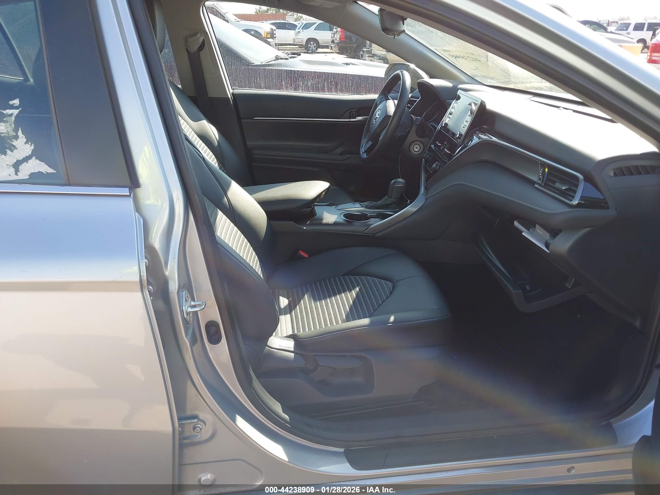 TOYOTA CAMRY image 5