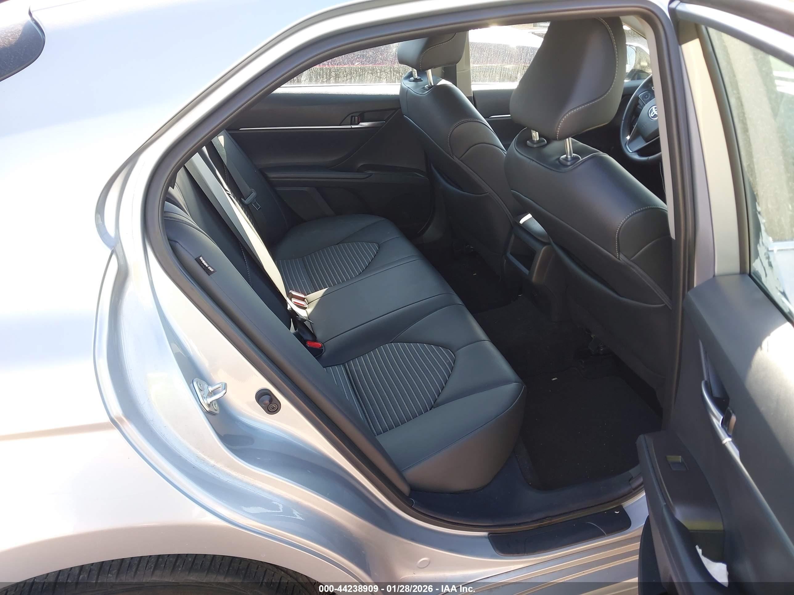 TOYOTA CAMRY image 8