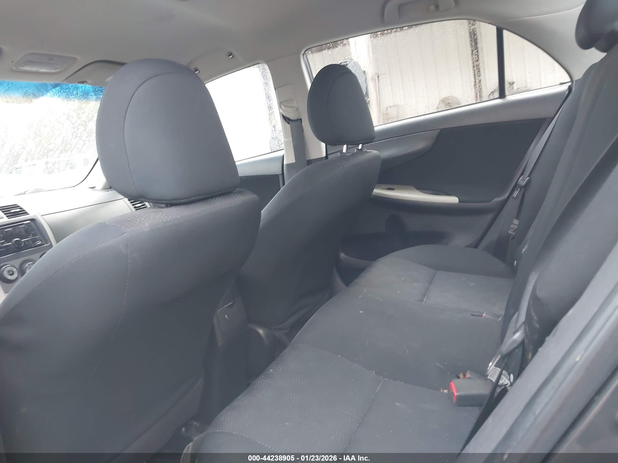 TOYOTA COROLLA image 8
