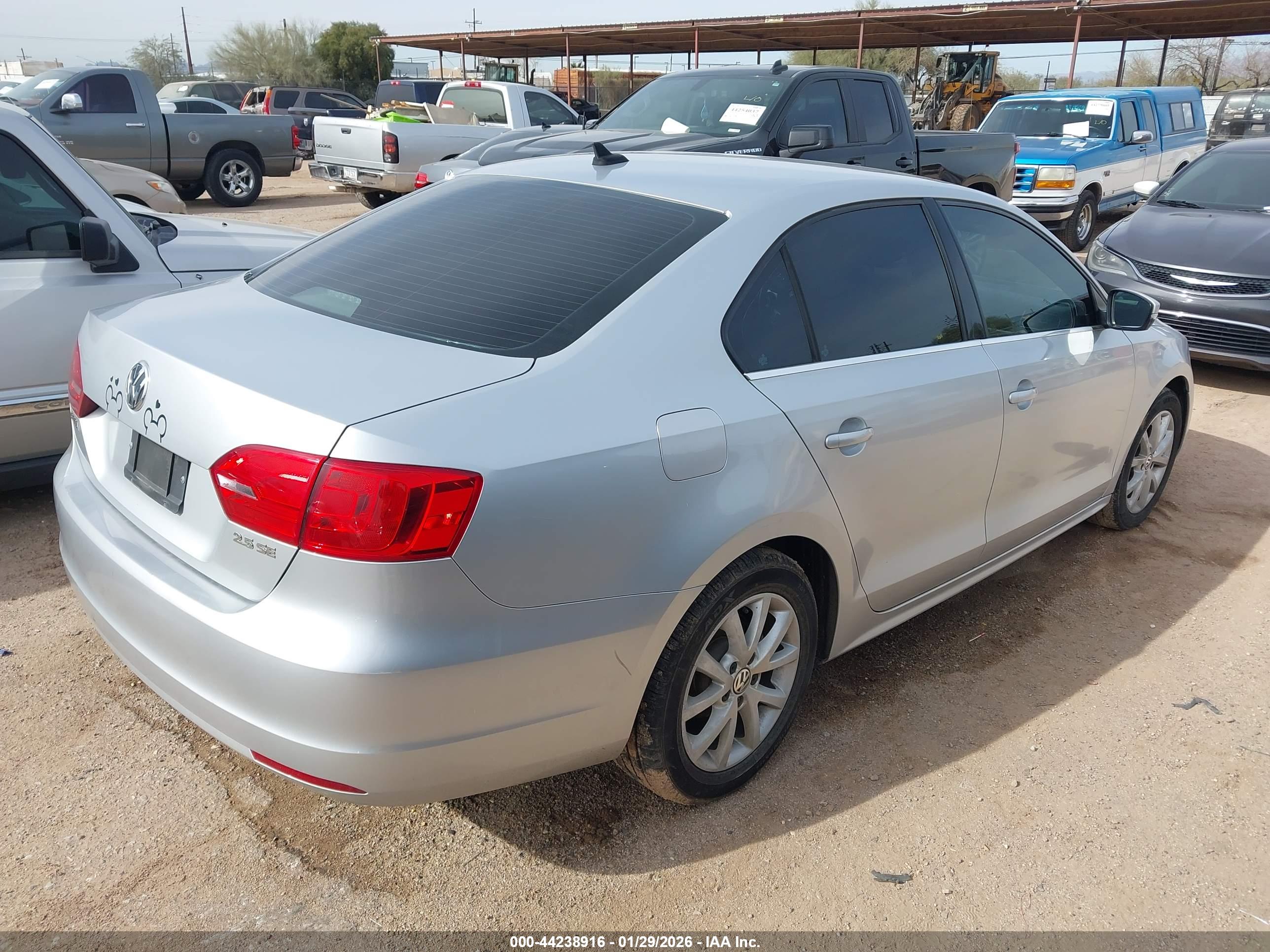 VOLKSWAGEN JETTA image 4
