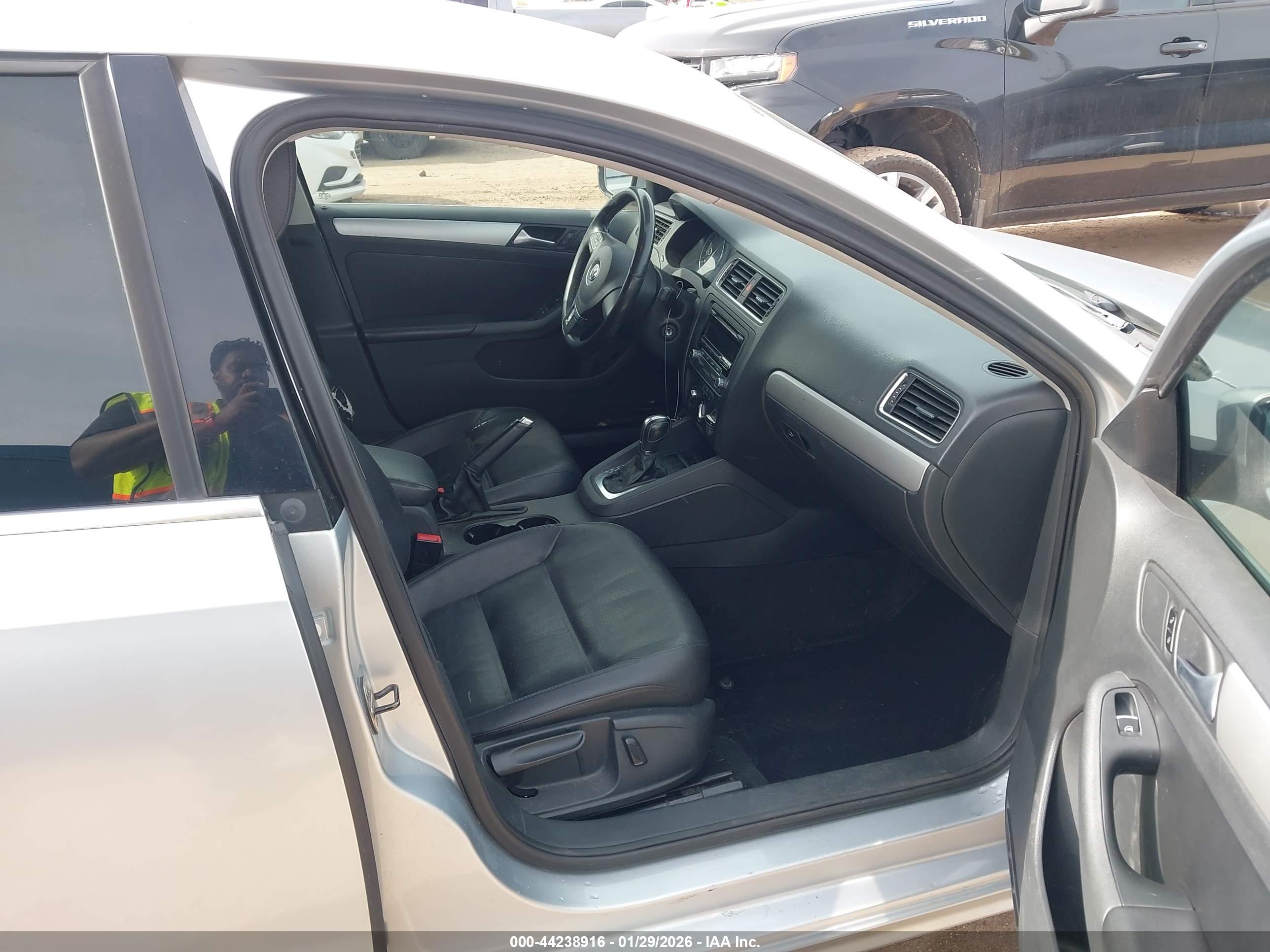VOLKSWAGEN JETTA image 5