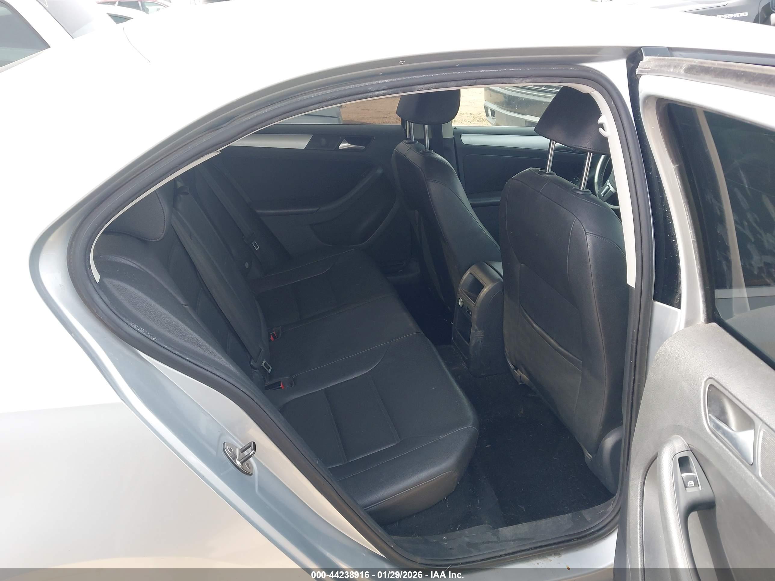 VOLKSWAGEN JETTA image 8