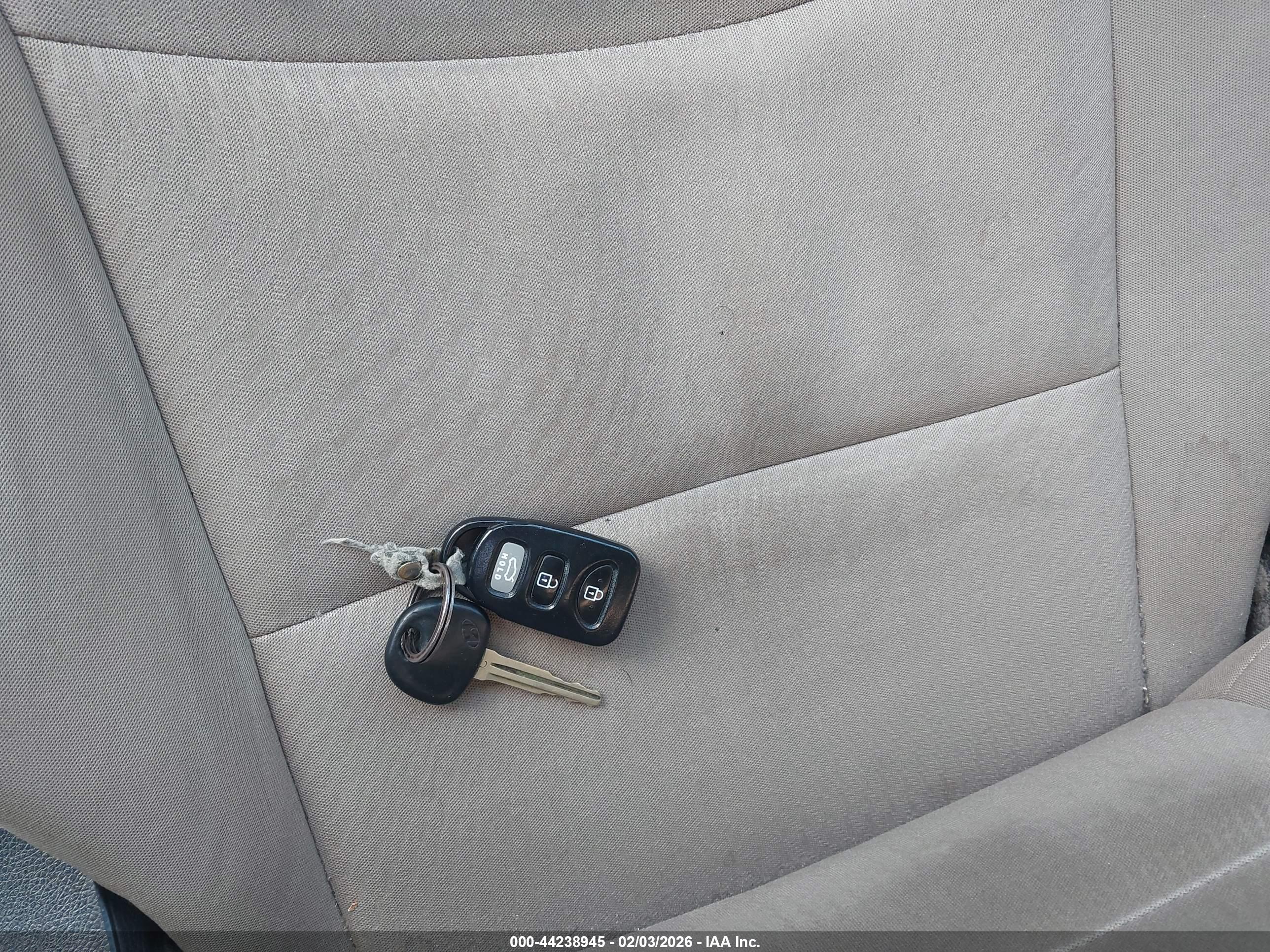 HYUNDAI ELANTRA image 11