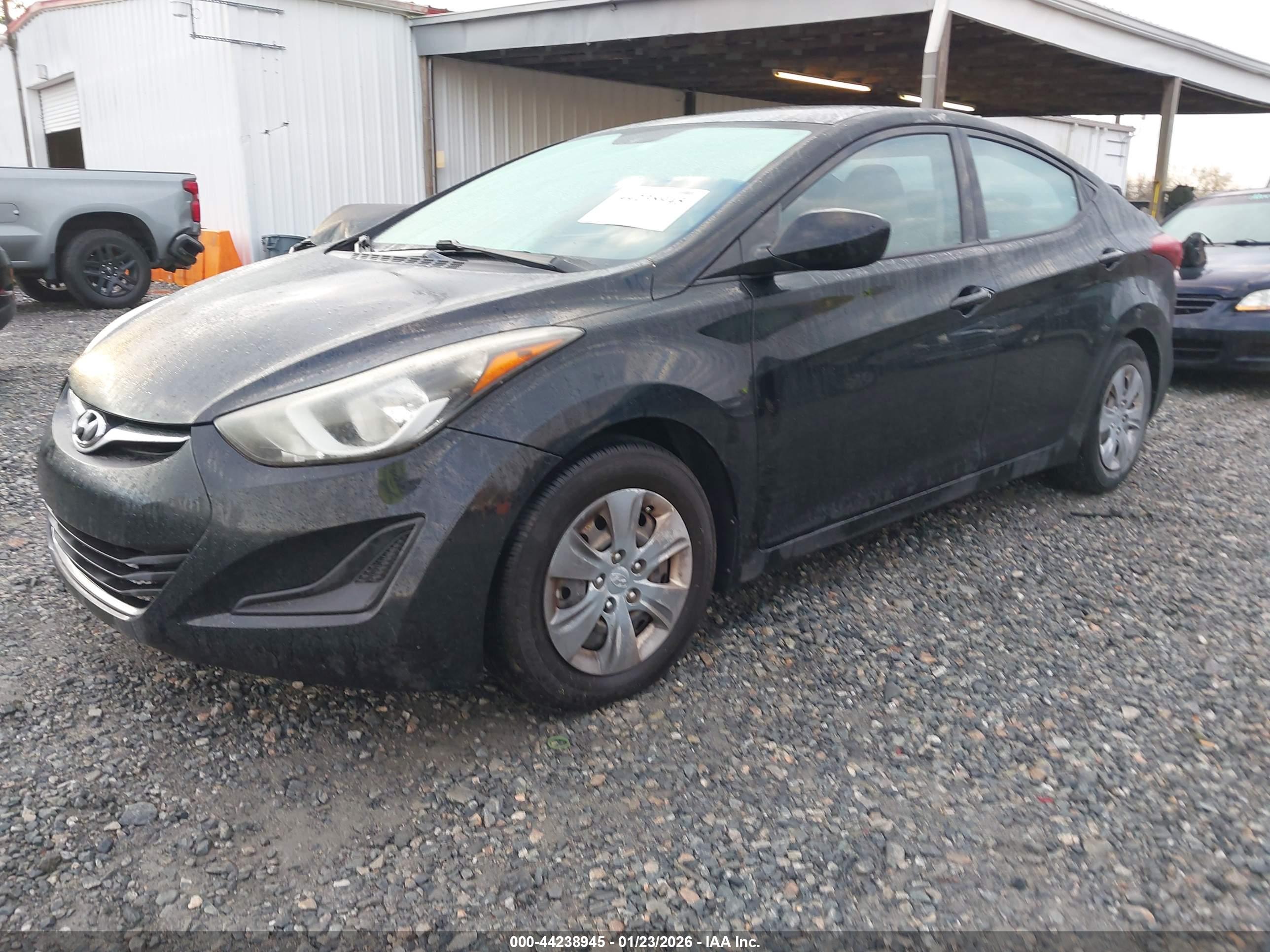 HYUNDAI ELANTRA image 2