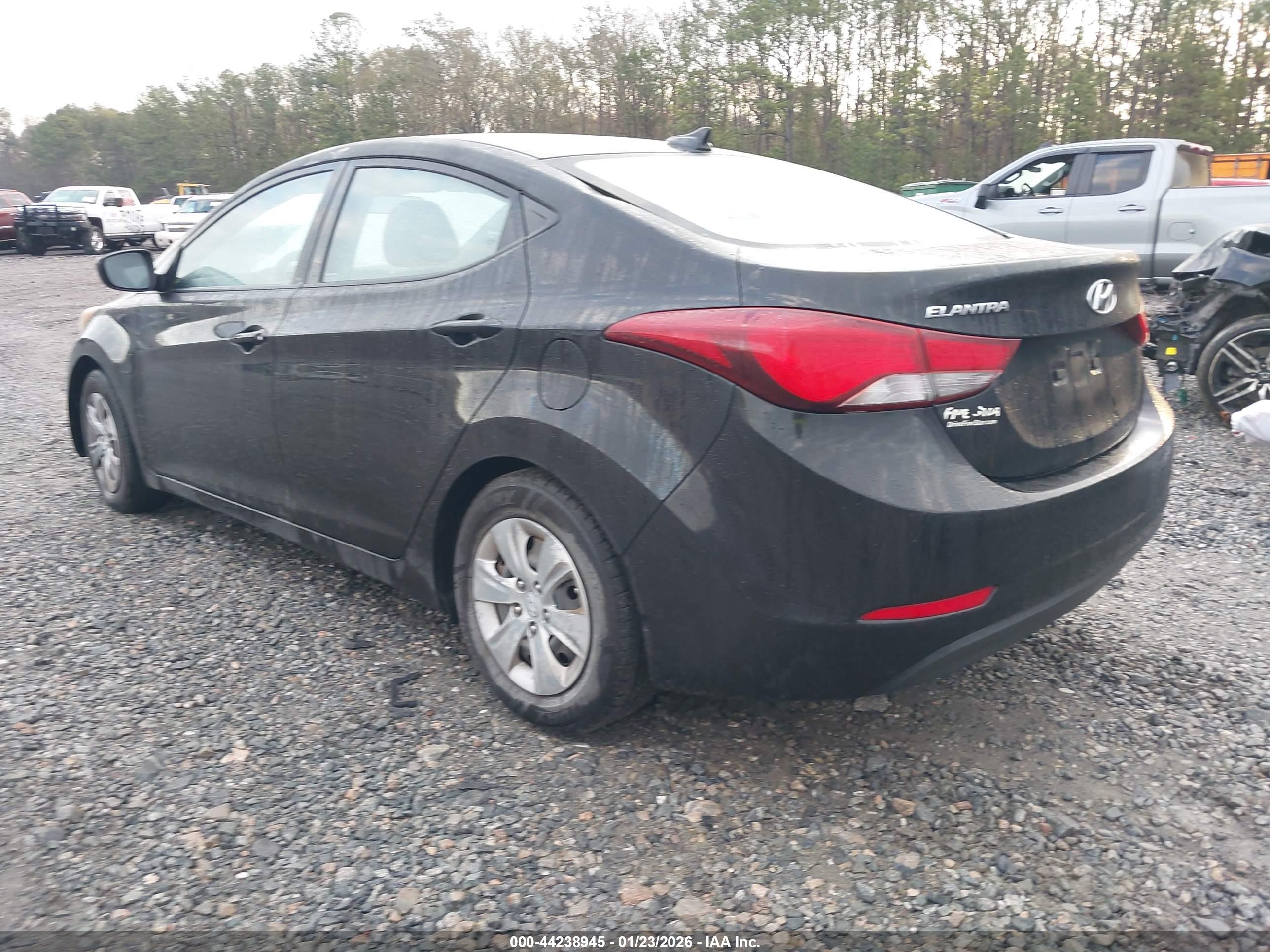 HYUNDAI ELANTRA image 3