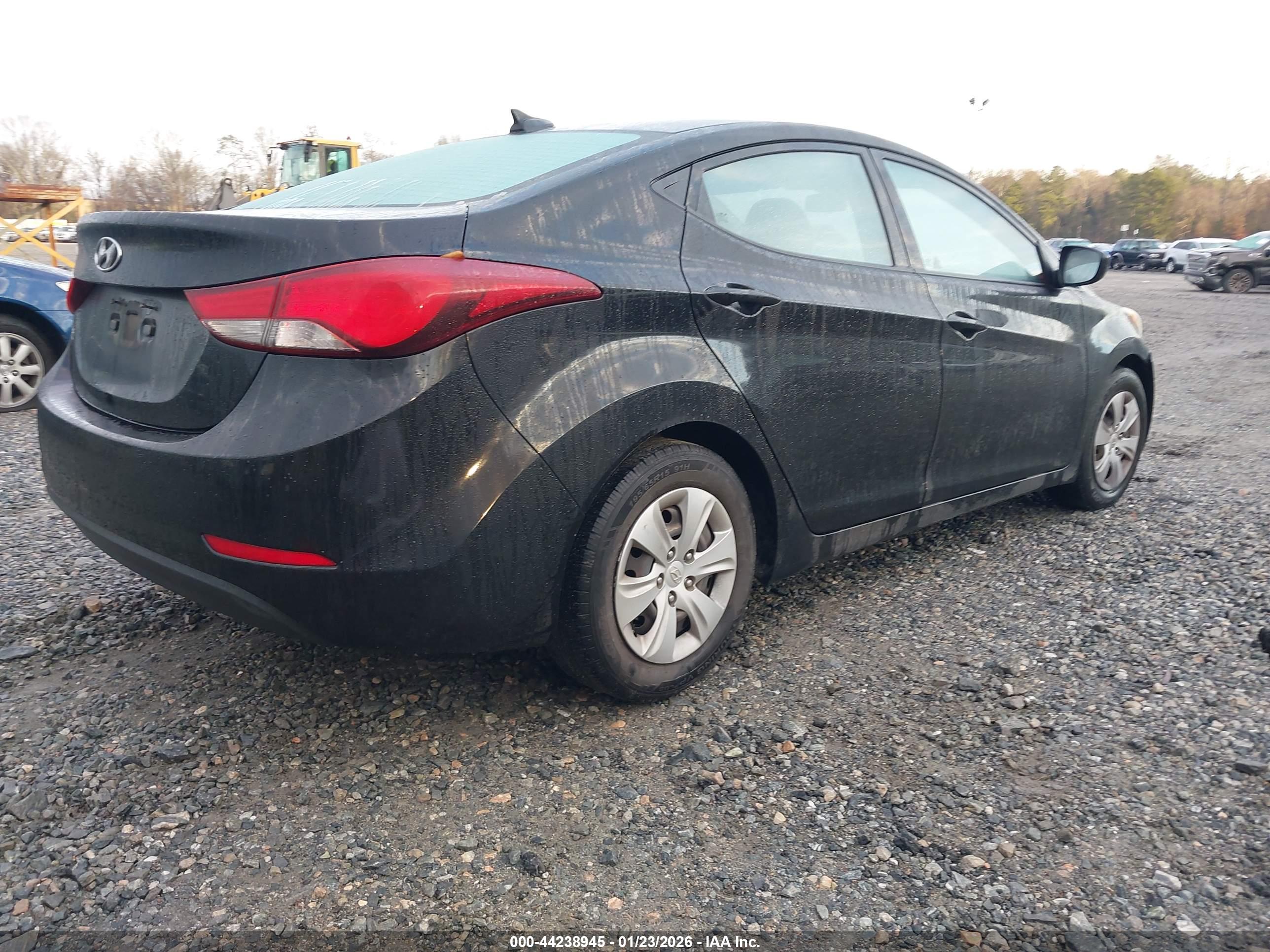 HYUNDAI ELANTRA image 4