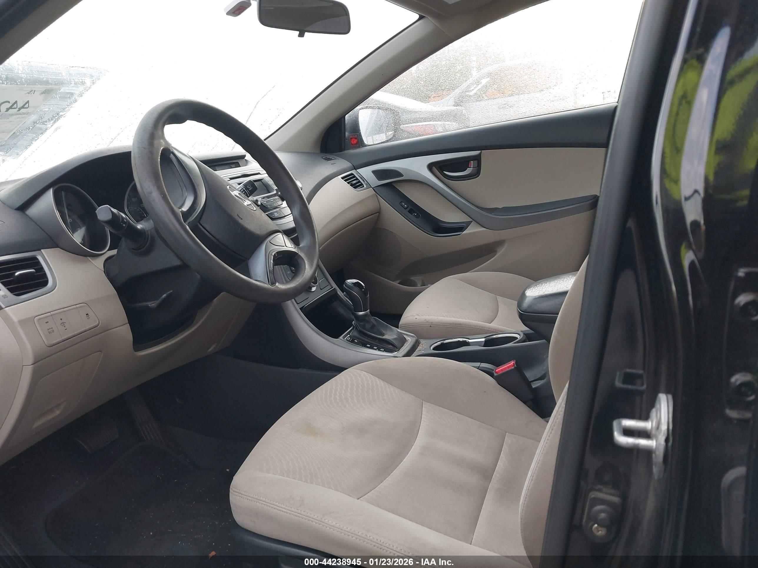 HYUNDAI ELANTRA image 5