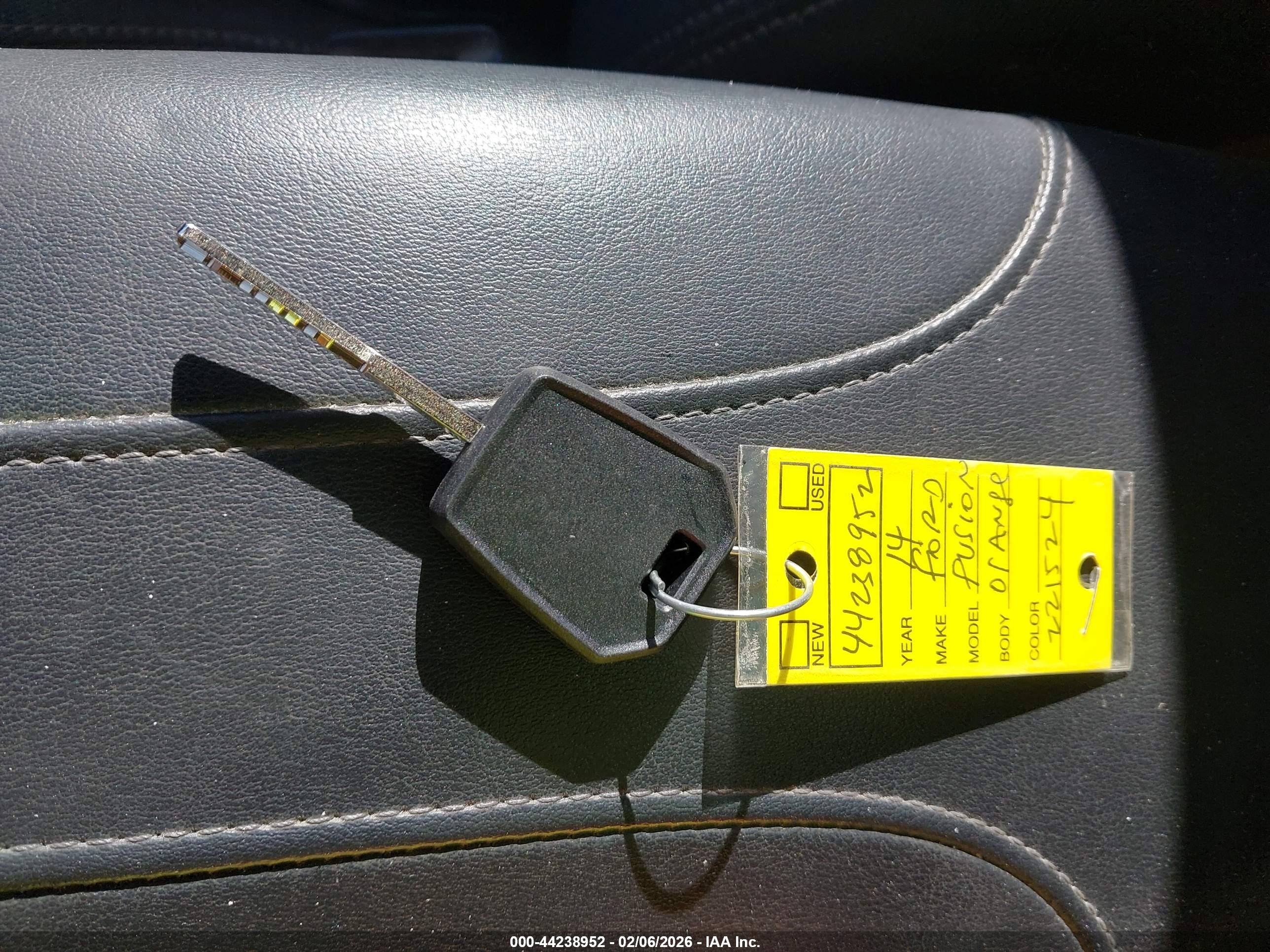 FORD FUSION image 11