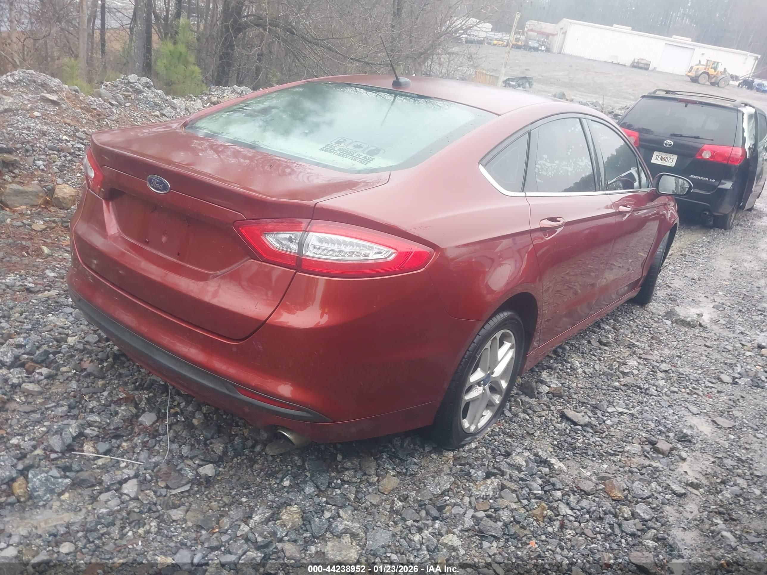FORD FUSION image 4