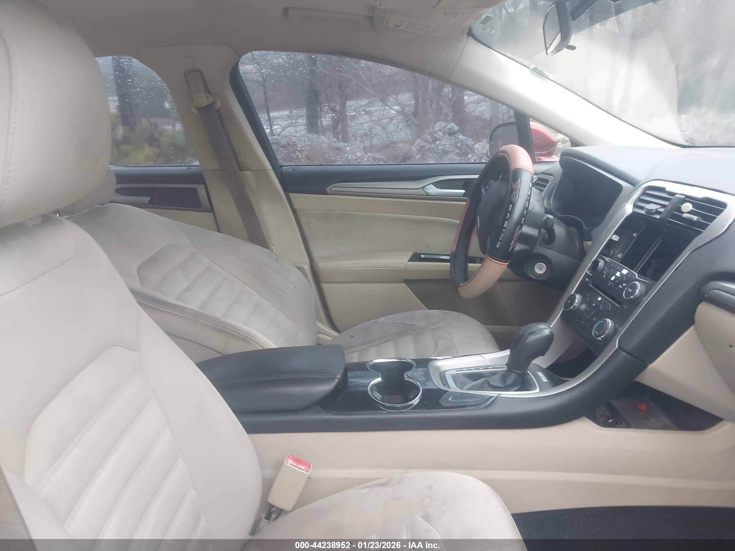 FORD FUSION image 5