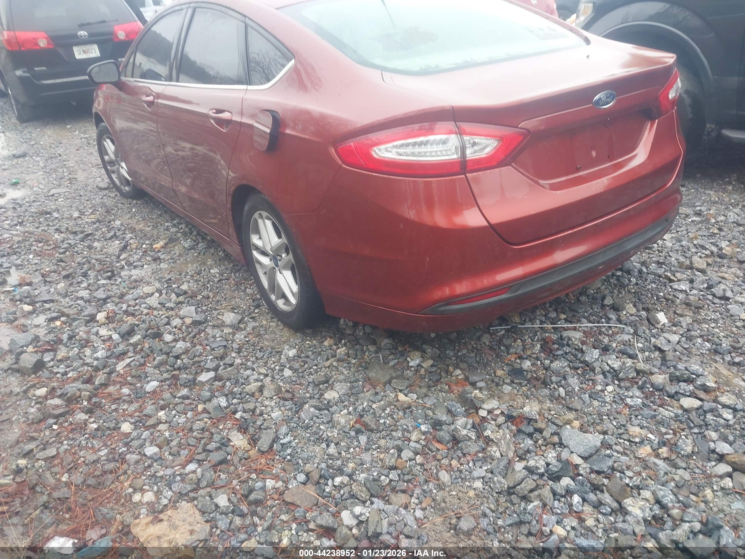 FORD FUSION image 6